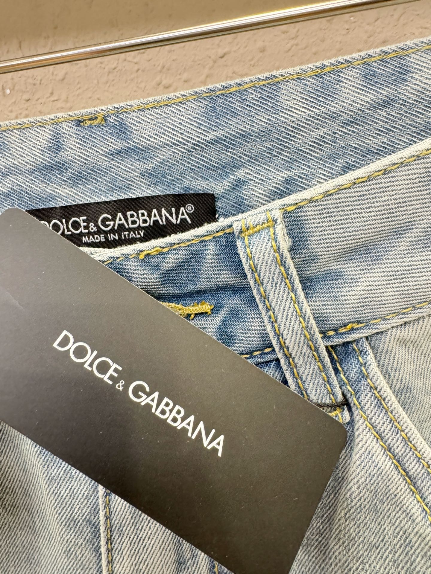  DG 2025新品，原版牛仔短裤 ，原版重工打造，品牌经典LOGO设计，三标齐全！原版五金辅料。专柜定