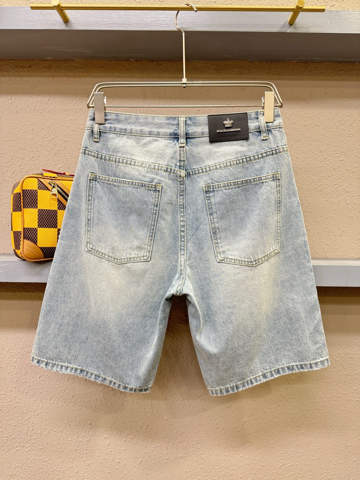  DG 2025新品，原版牛仔短裤 ，原版重工打造，品牌经典LOGO设计，三标齐全！原版五金辅料。专柜定