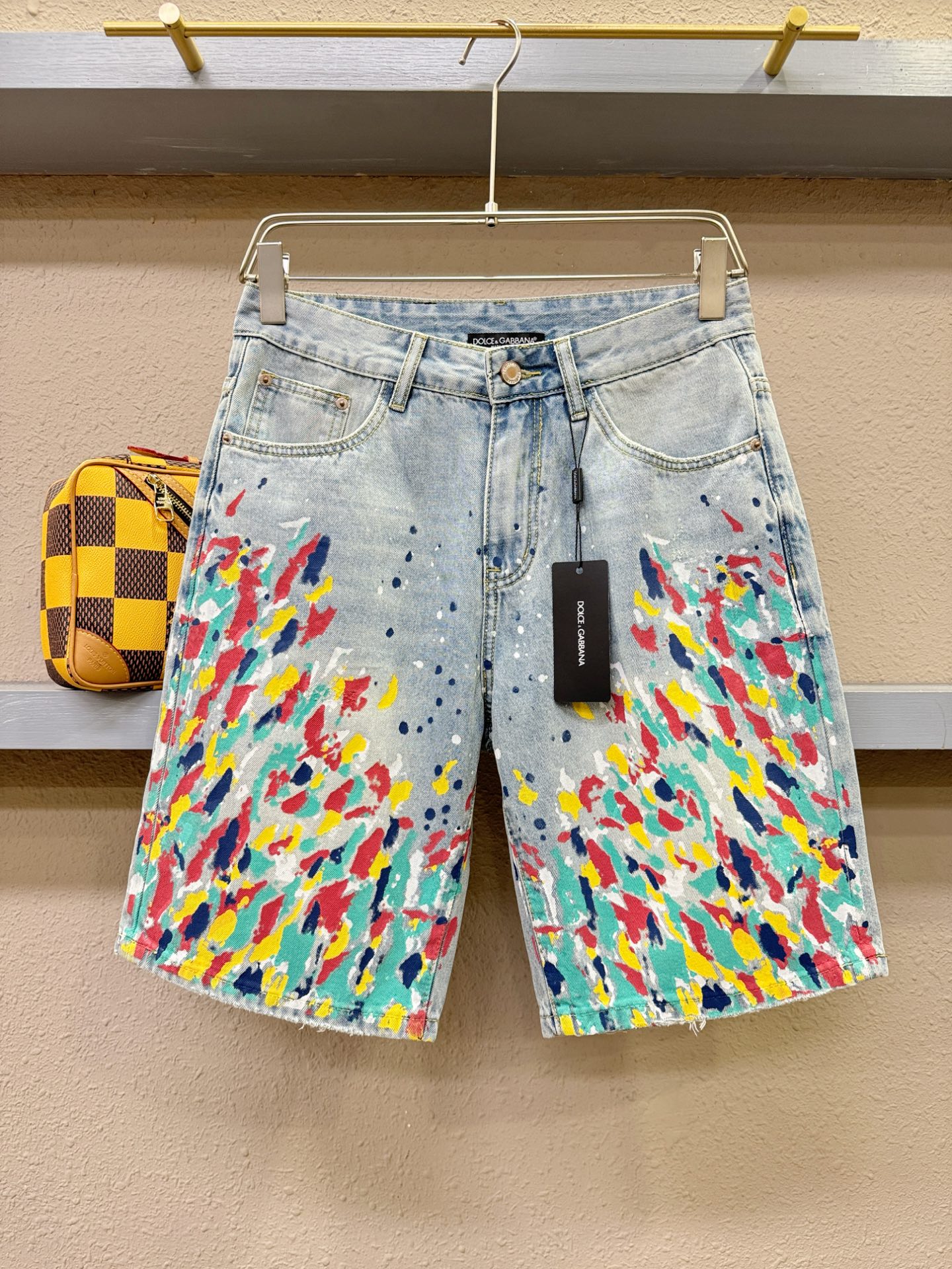  DG 2025新品，原版牛仔短裤 ，原版重工打造，品牌经典LOGO设计，三标齐全！原版五金辅料。专柜定