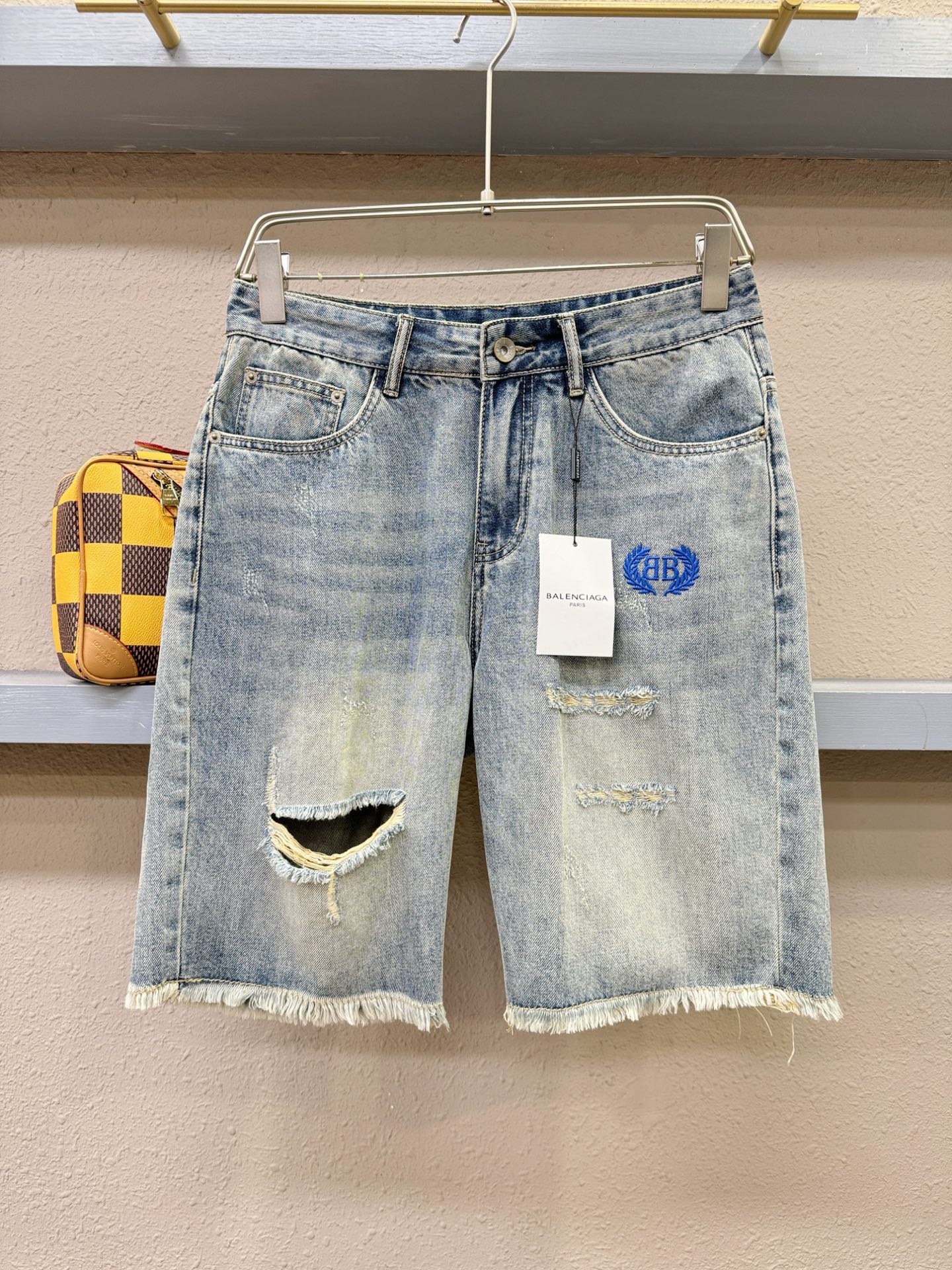  Balenciaga巴黎世家 2025新品，原版牛仔短裤 ，原版重工打造，品牌经典LOGO设计，三标齐