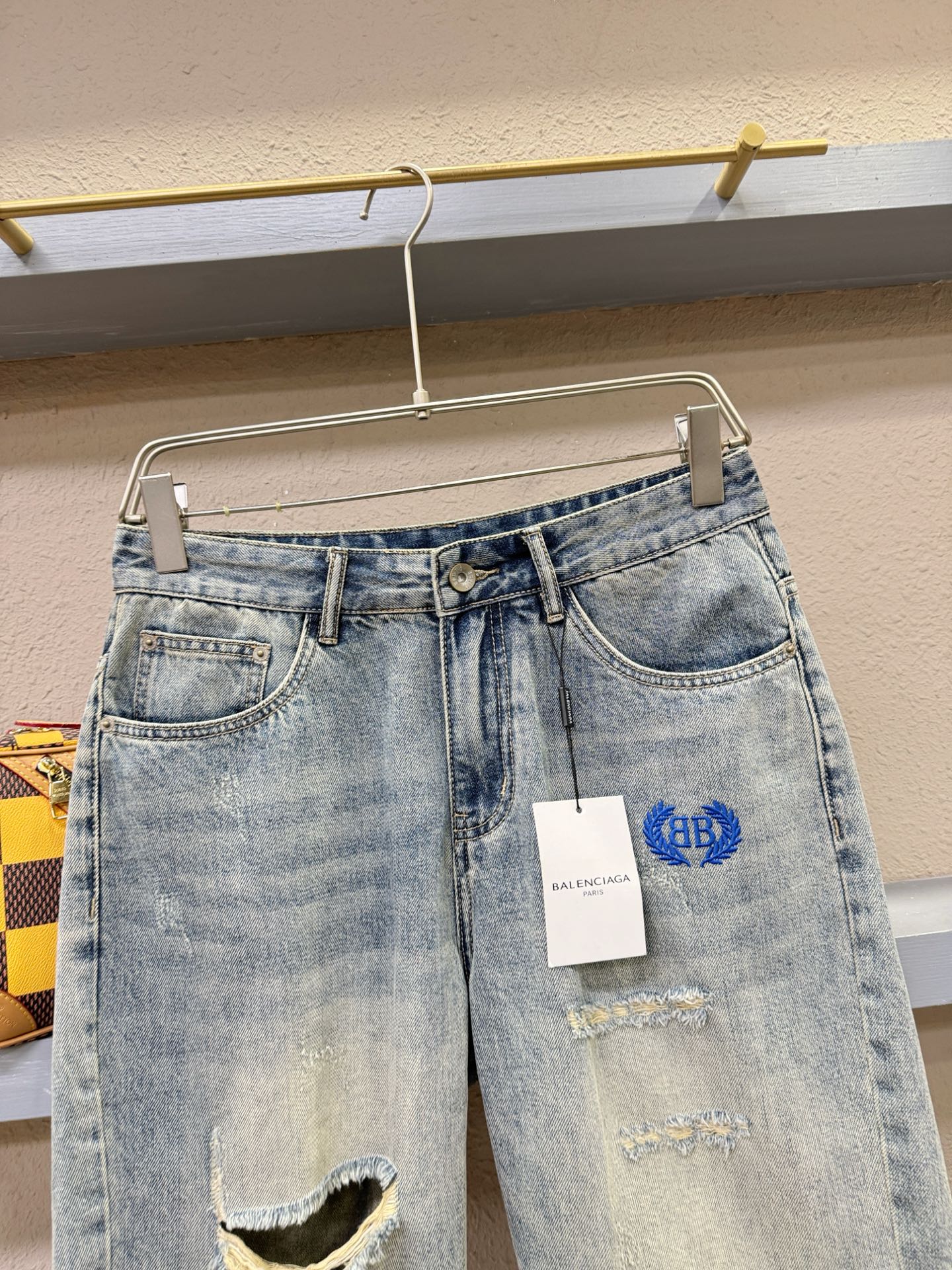  Balenciaga巴黎世家 2025新品，原版牛仔短裤 ，原版重工打造，品牌经典LOGO设计，三标齐