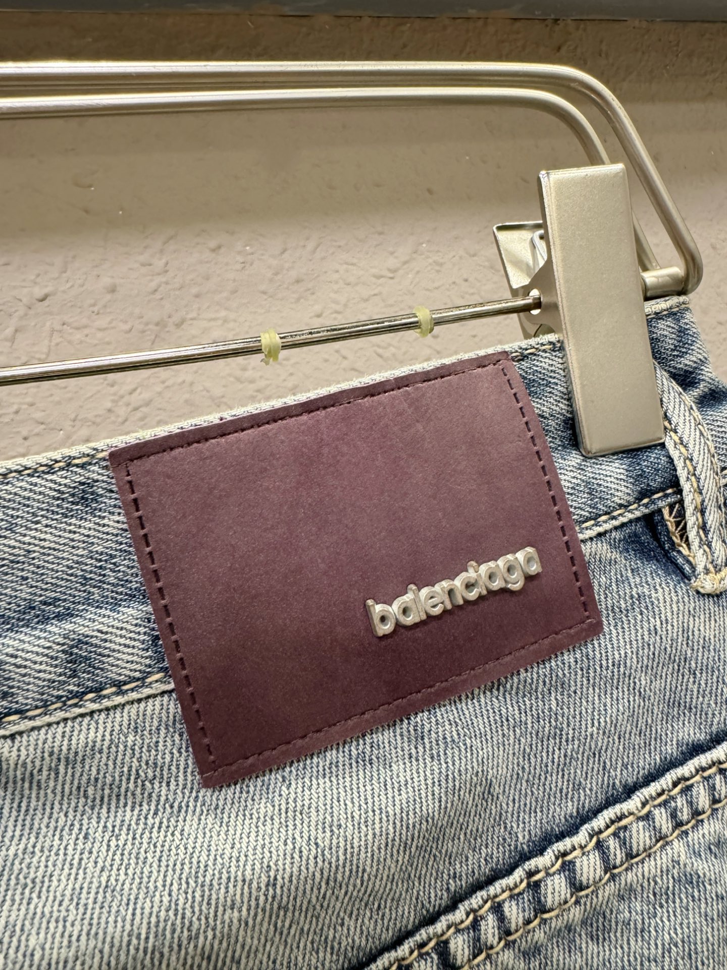  Balenciaga巴黎世家 2025新品，原版牛仔短裤 ，原版重工打造，品牌经典LOGO设计，三标齐