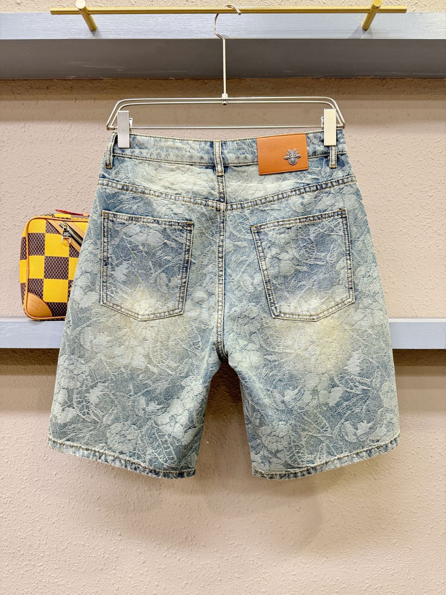  Dior迪奥 2025新品，原版牛仔短裤 ，原版重工打造，品牌经典LOGO设计，三标齐全！原版五金辅料
