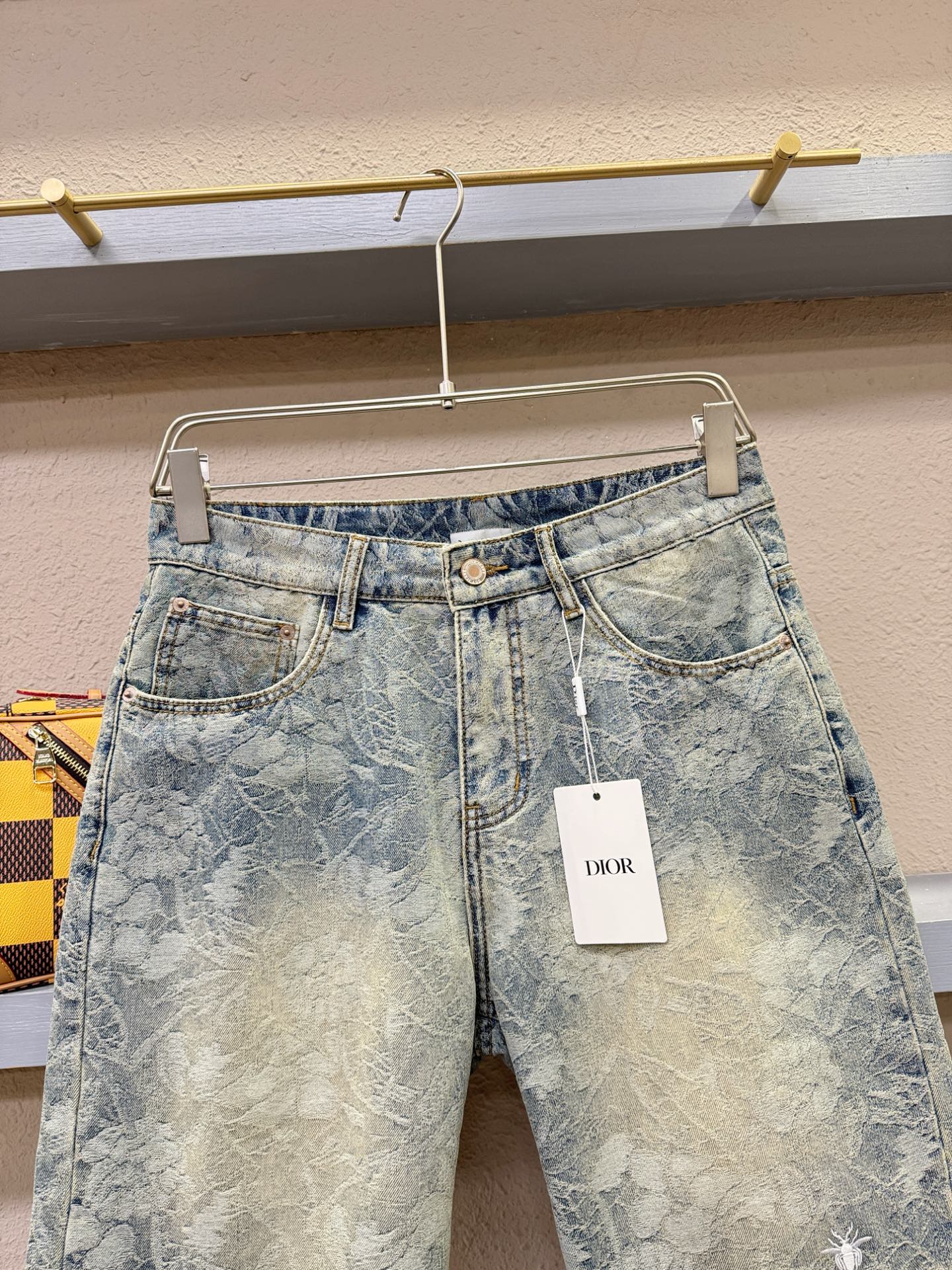  Dior迪奥 2025新品，原版牛仔短裤 ，原版重工打造，品牌经典LOGO设计，三标齐全！原版五金辅料
