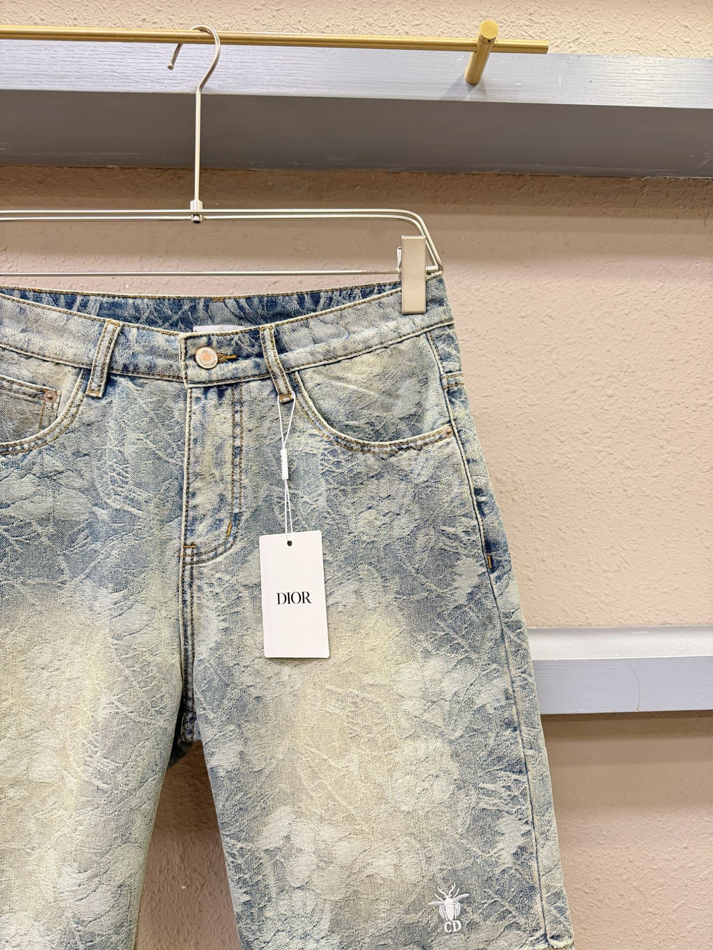  Dior迪奥 2025新品，原版牛仔短裤 ，原版重工打造，品牌经典LOGO设计，三标齐全！原版五金辅料