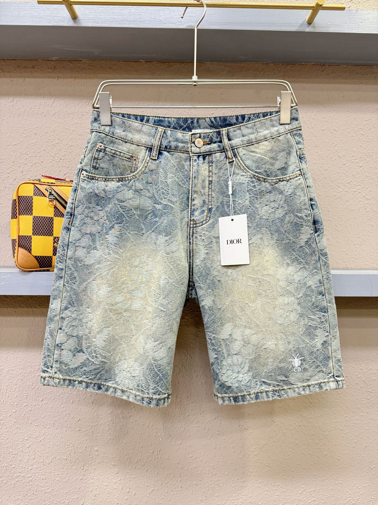  Dior迪奥 2025新品，原版牛仔短裤 ，原版重工打造，品牌经典LOGO设计，三标齐全！原版五金辅料