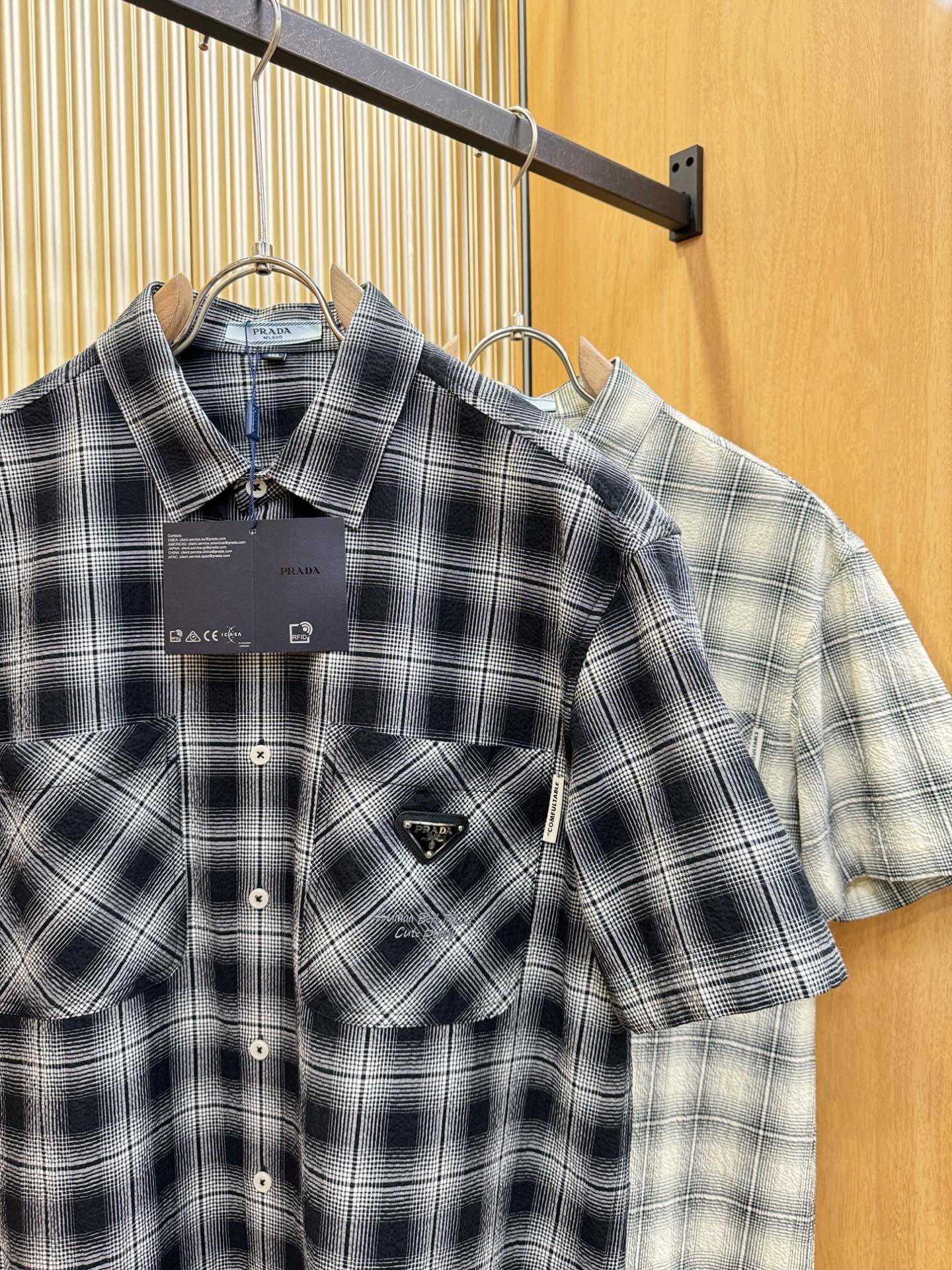 PRADA 普拉达 2025ss新款衬衣，贸易公司渠道稀出，领先官网发售！经典休闲衬衫搭配独特的设计，简