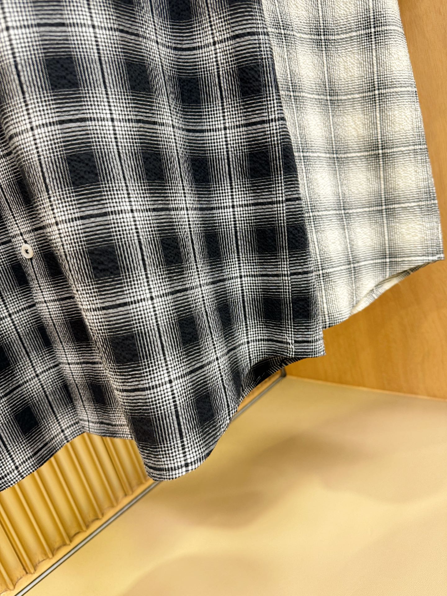 PRADA 普拉达 2025ss新款衬衣，贸易公司渠道稀出，领先官网发售！经典休闲衬衫搭配独特的设计，简