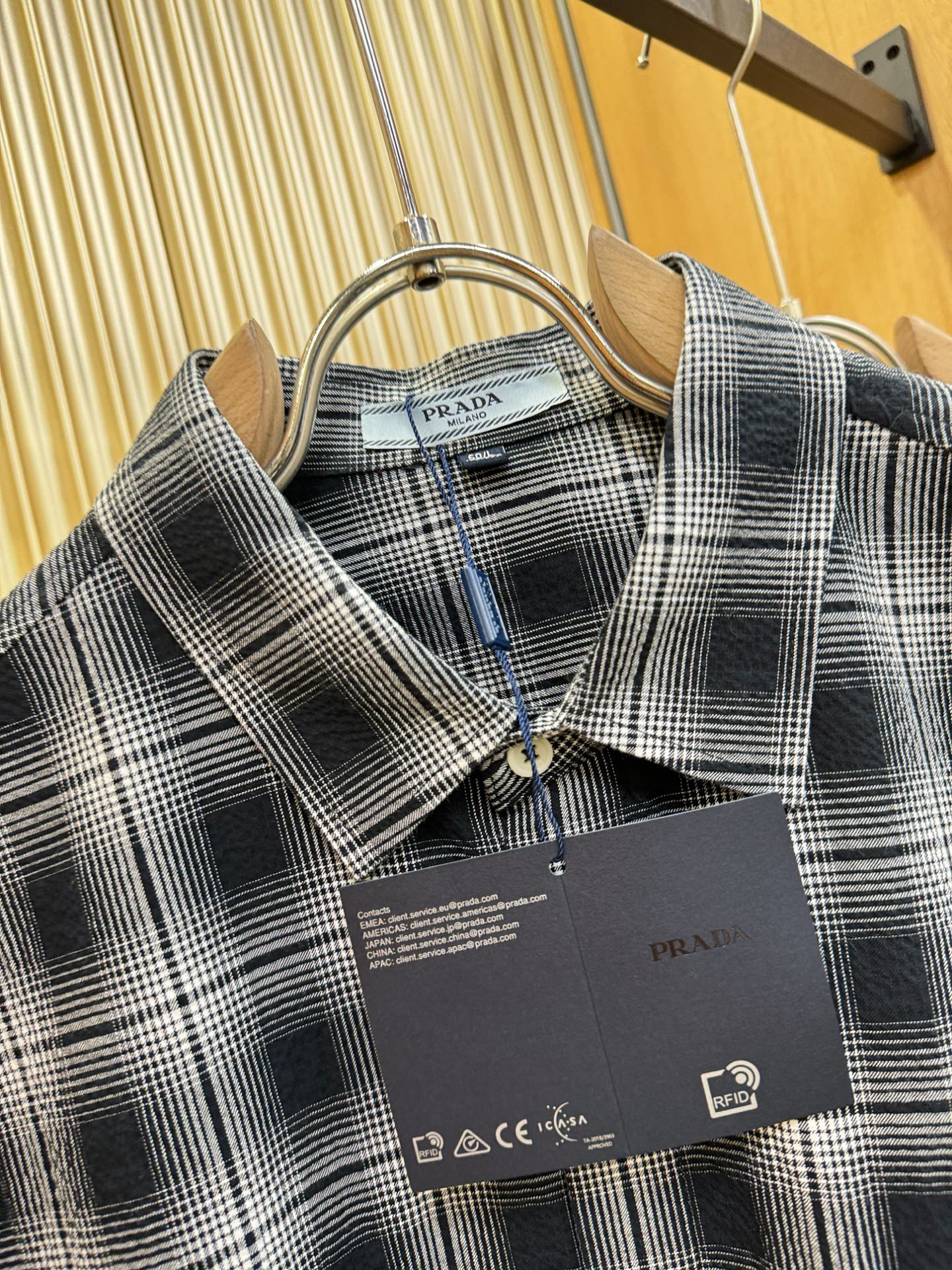 PRADA 普拉达 2025ss新款衬衣，贸易公司渠道稀出，领先官网发售！经典休闲衬衫搭配独特的设计，简