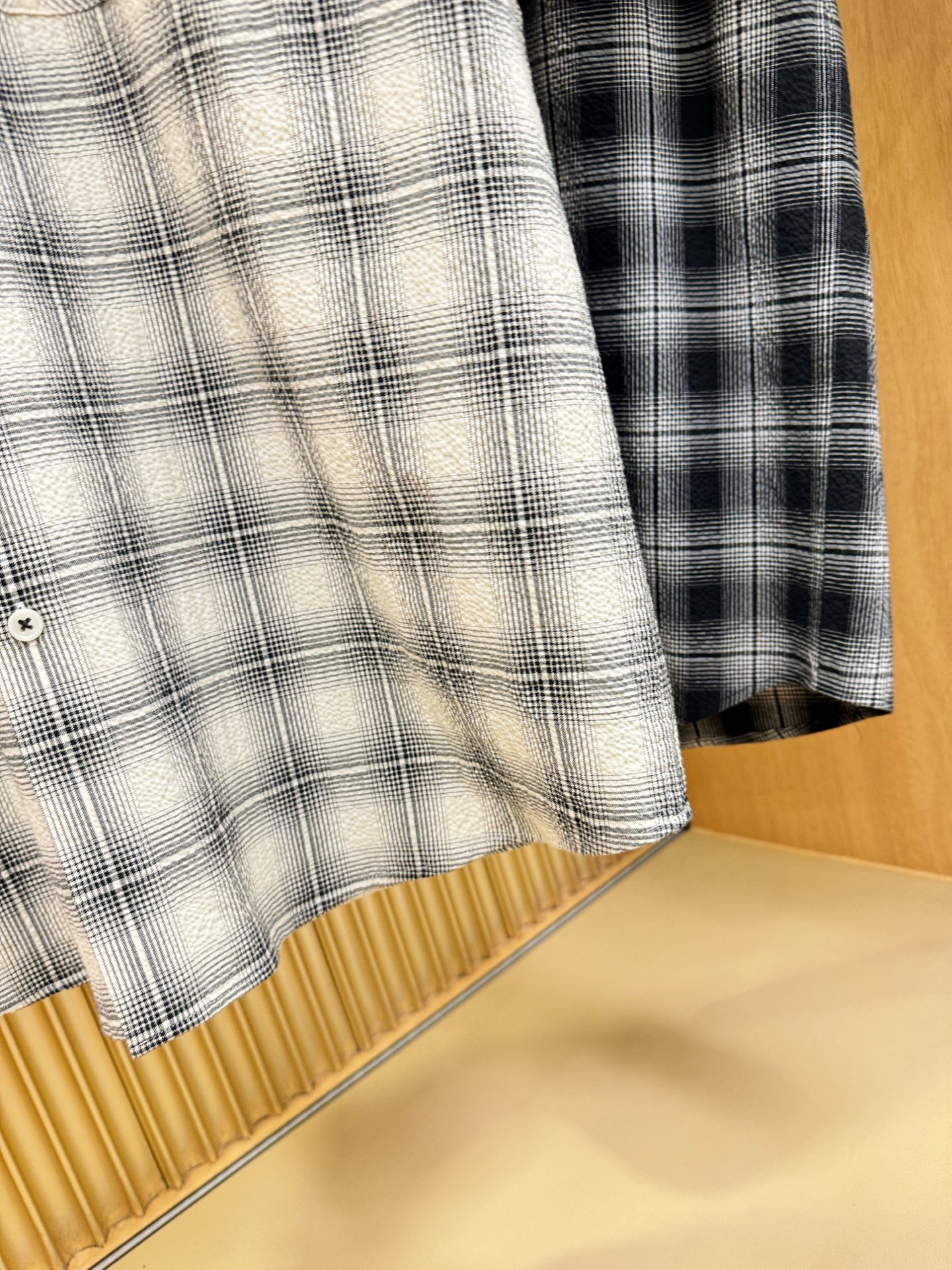 PRADA 普拉达 2025ss新款衬衣，贸易公司渠道稀出，领先官网发售！经典休闲衬衫搭配独特的设计，简