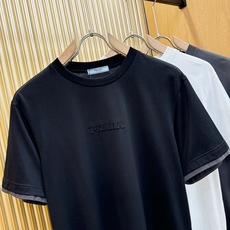 (最大可穿240斤) PRADA 普拉达 2025春夏新款短袖T恤!走秀图案时尚休闲短袖T恤衫!设计lo (最大可穿240斤) PRADA 普拉达 2025春夏新款短袖T恤!走秀图案时尚休闲短袖T恤衫!设计lo