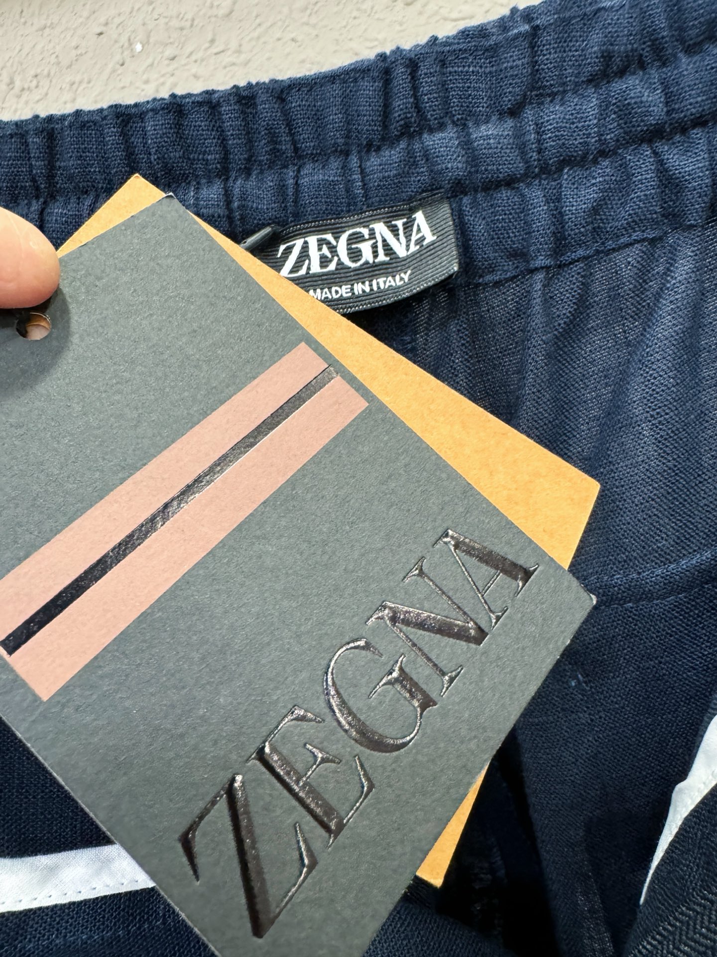“Ermenegildo Zeg*ajaya 2025 Collection: Linen Retrofits for Leisure and Comfort” - 图片 4