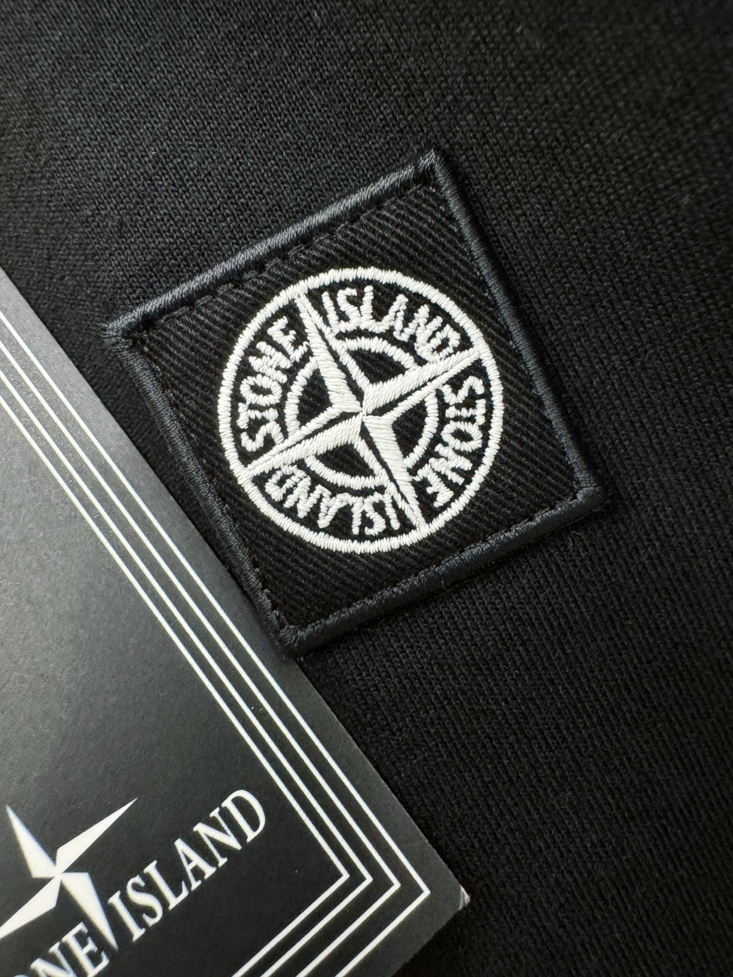 STONE ISLAND石头岛 2025春夏新款短袖T恤！走秀图案时尚休闲短袖T恤衫！设计logo设计！