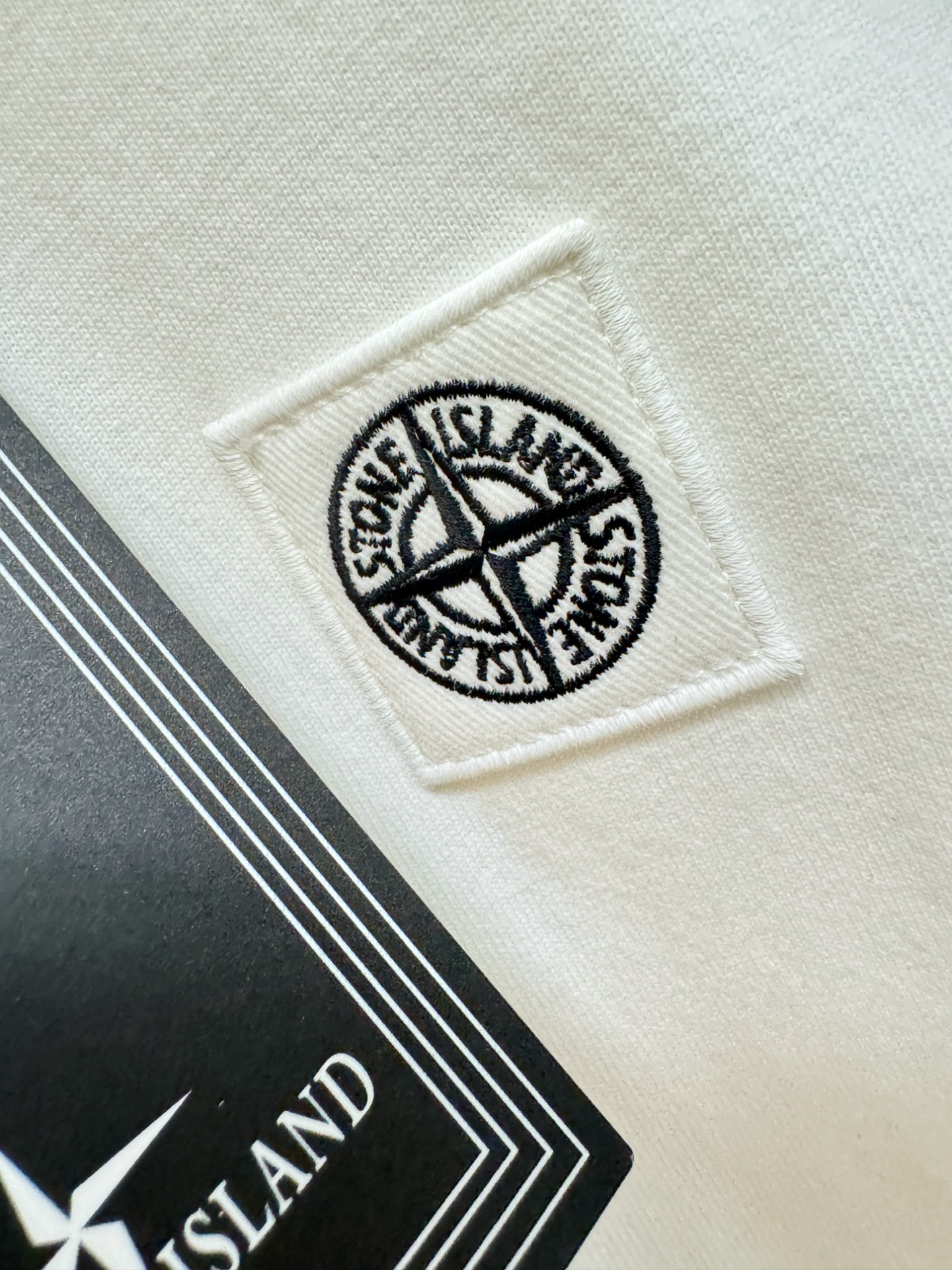 STONE ISLAND石头岛 2025春夏新款短袖T恤！走秀图案时尚休闲短袖T恤衫！设计logo设计！