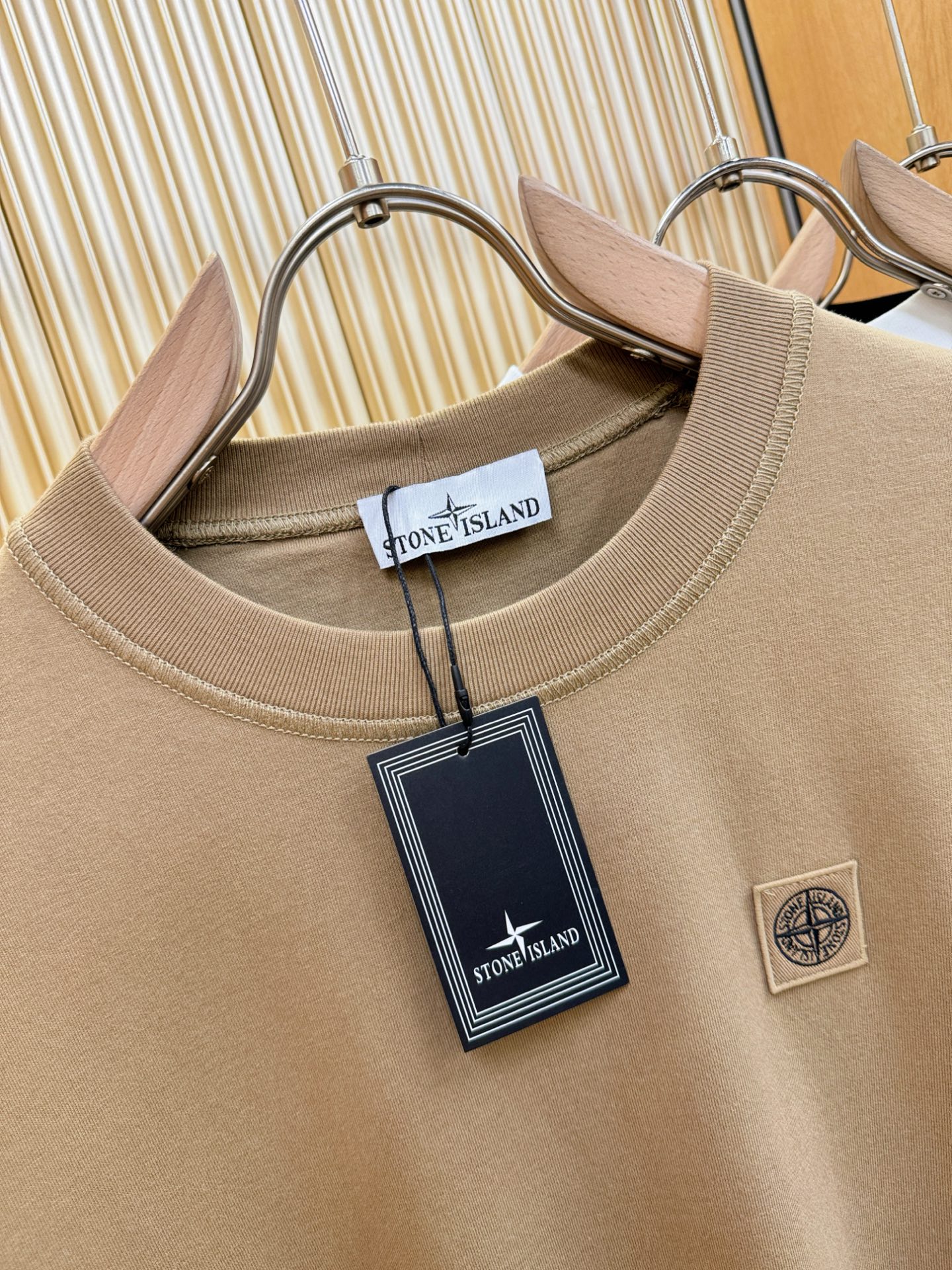 STONE ISLAND石头岛 2025春夏新款短袖T恤！走秀图案时尚休闲短袖T恤衫！设计logo设计！