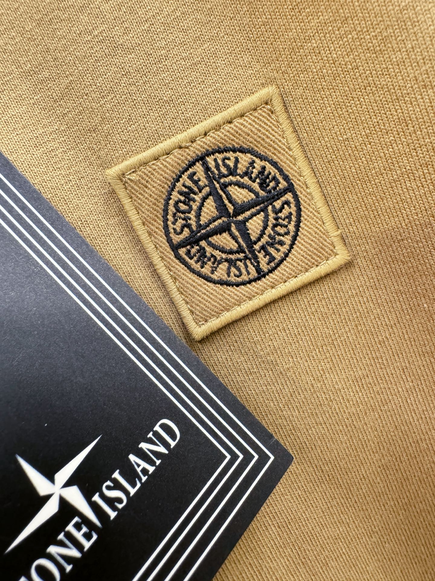 STONE ISLAND石头岛 2025春夏新款短袖T恤！走秀图案时尚休闲短袖T恤衫！设计logo设计！