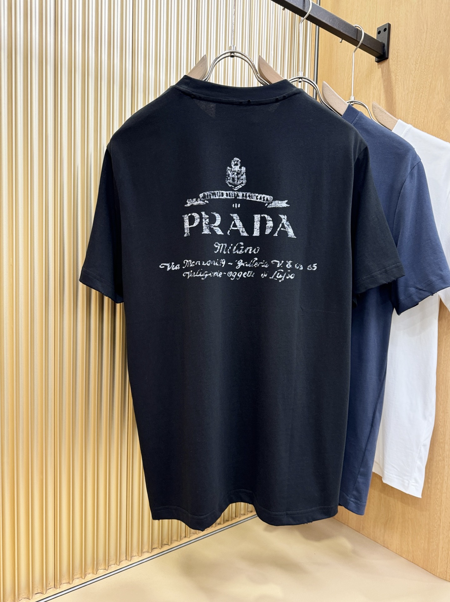 (最大可穿240斤)  PRADA 普拉达 2025春夏新款短袖T恤！走秀图案时尚休闲短袖T恤衫！设计l