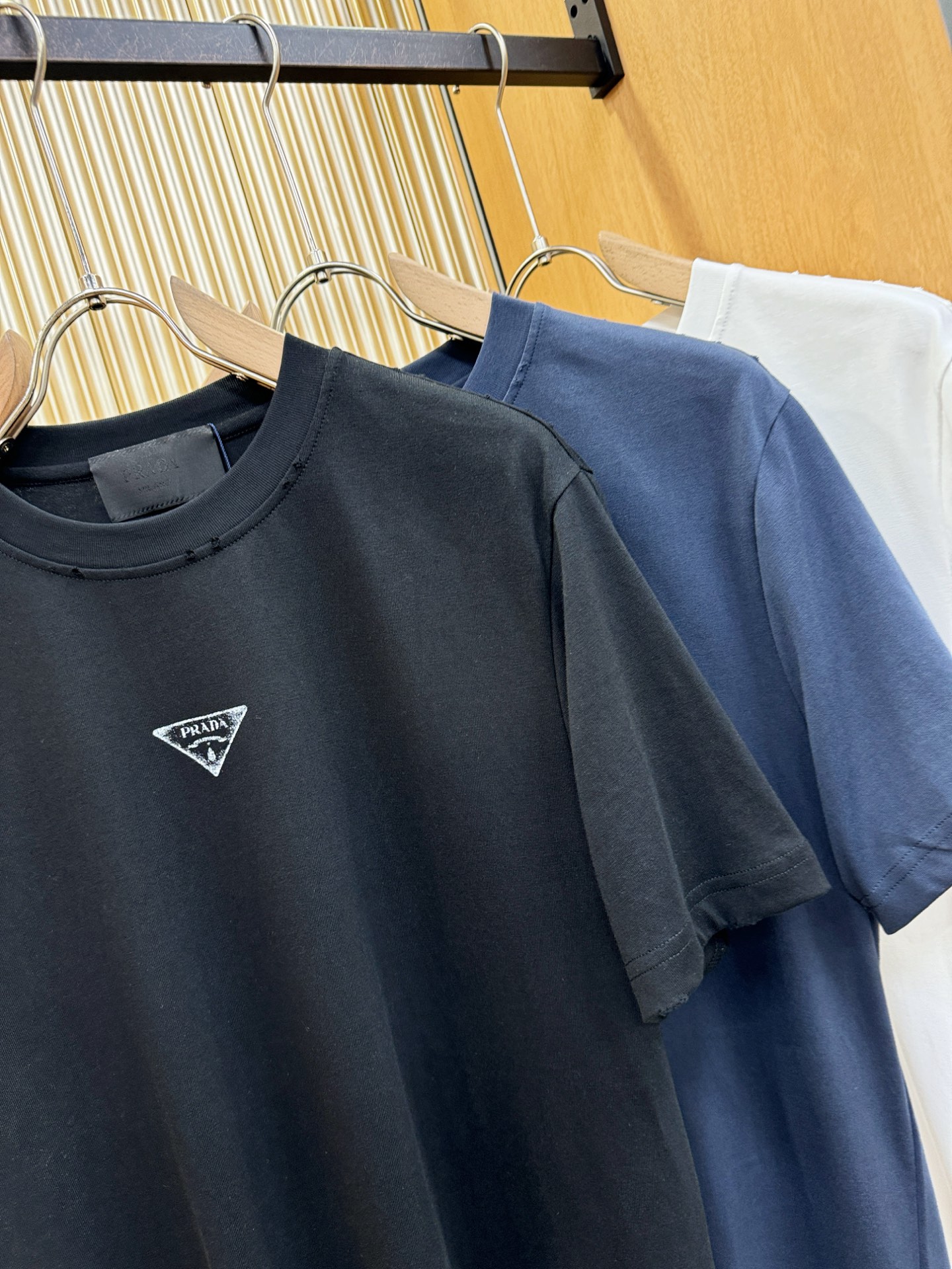 (最大可穿240斤)  PRADA 普拉达 2025春夏新款短袖T恤！走秀图案时尚休闲短袖T恤衫！设计l