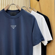 (最大可穿240斤) PRADA 普拉达 2025春夏新款短袖T恤!走秀图案时尚休闲短袖T恤衫!设计l (最大可穿240斤) PRADA 普拉达 2025春夏新款短袖T恤!走秀图案时尚休闲短袖T恤衫!设计l