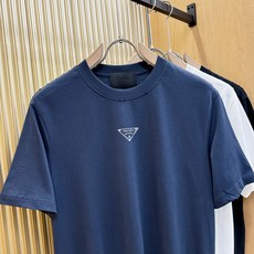 (最大可穿240斤) PRADA 普拉达 2025春夏新款短袖T恤!走秀图案时尚休闲短袖T恤衫!设计l (最大可穿240斤) PRADA 普拉达 2025春夏新款短袖T恤!走秀图案时尚休闲短袖T恤衫!设计l