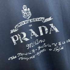 (最大可穿240斤) PRADA 普拉达 2025春夏新款短袖T恤!走秀图案时尚休闲短袖T恤衫!设计l (最大可穿240斤) PRADA 普拉达 2025春夏新款短袖T恤!走秀图案时尚休闲短袖T恤衫!设计l