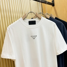 (最大可穿240斤) PRADA 普拉达 2025春夏新款短袖T恤!走秀图案时尚休闲短袖T恤衫!设计l (最大可穿240斤) PRADA 普拉达 2025春夏新款短袖T恤!走秀图案时尚休闲短袖T恤衫!设计l