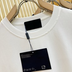 (最大可穿240斤) PRADA 普拉达 2025春夏新款短袖T恤!走秀图案时尚休闲短袖T恤衫!设计l (最大可穿240斤) PRADA 普拉达 2025春夏新款短袖T恤!走秀图案时尚休闲短袖T恤衫!设计l