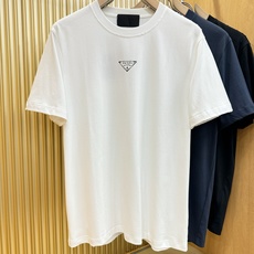 (最大可穿240斤) PRADA 普拉达 2025春夏新款短袖T恤!走秀图案时尚休闲短袖T恤衫!设计l (最大可穿240斤) PRADA 普拉达 2025春夏新款短袖T恤!走秀图案时尚休闲短袖T恤衫!设计l