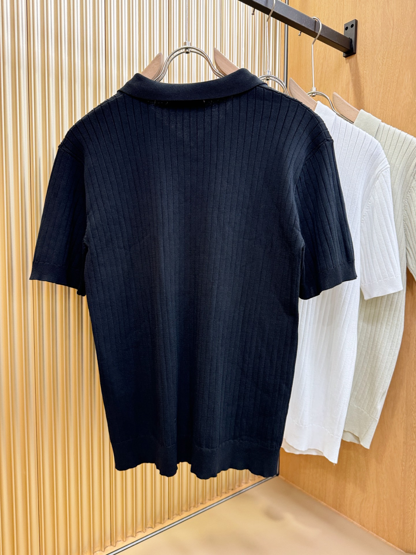 Loro Piana诺悠翩雅 2025春夏新品针织短袖，进口针织面料，手感柔软。顶级进口私货，时尚设计潮