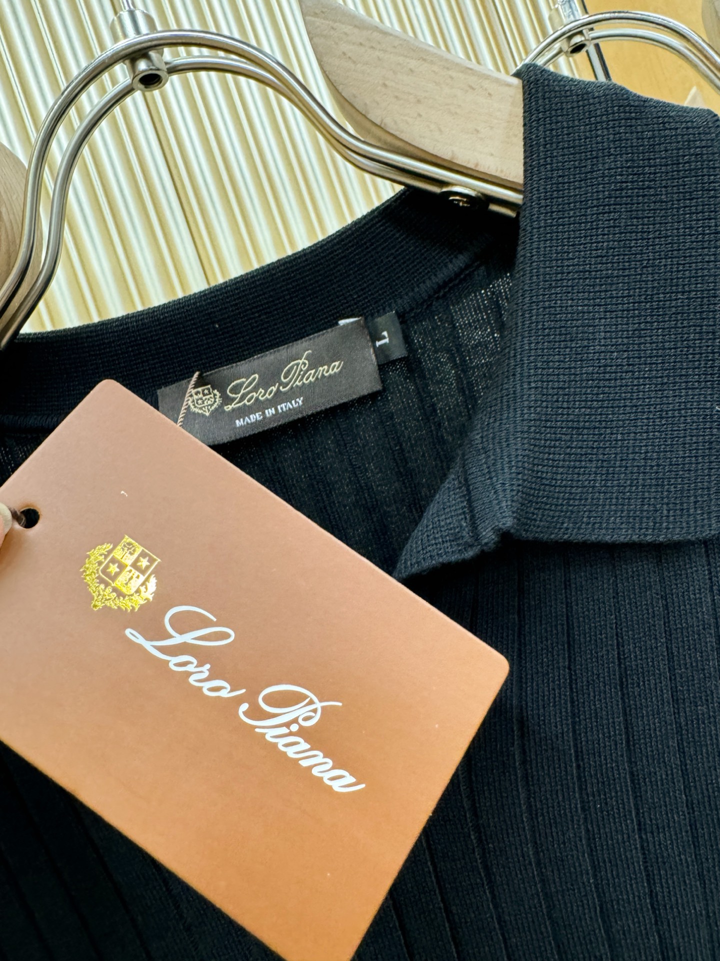 Loro Piana诺悠翩雅 2025春夏新品针织短袖，进口针织面料，手感柔软。顶级进口私货，时尚设计潮