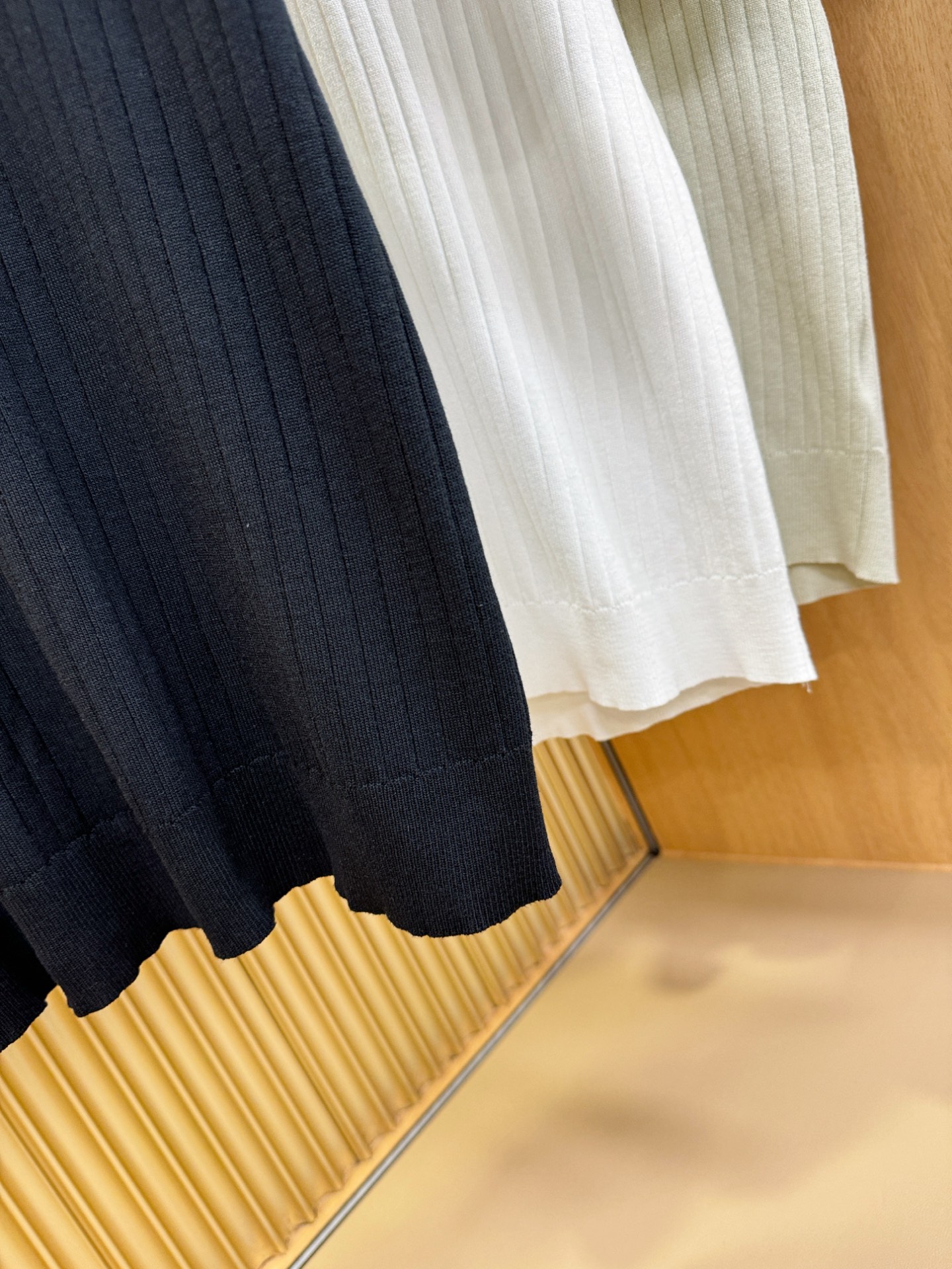 Loro Piana诺悠翩雅 2025春夏新品针织短袖，进口针织面料，手感柔软。顶级进口私货，时尚设计潮