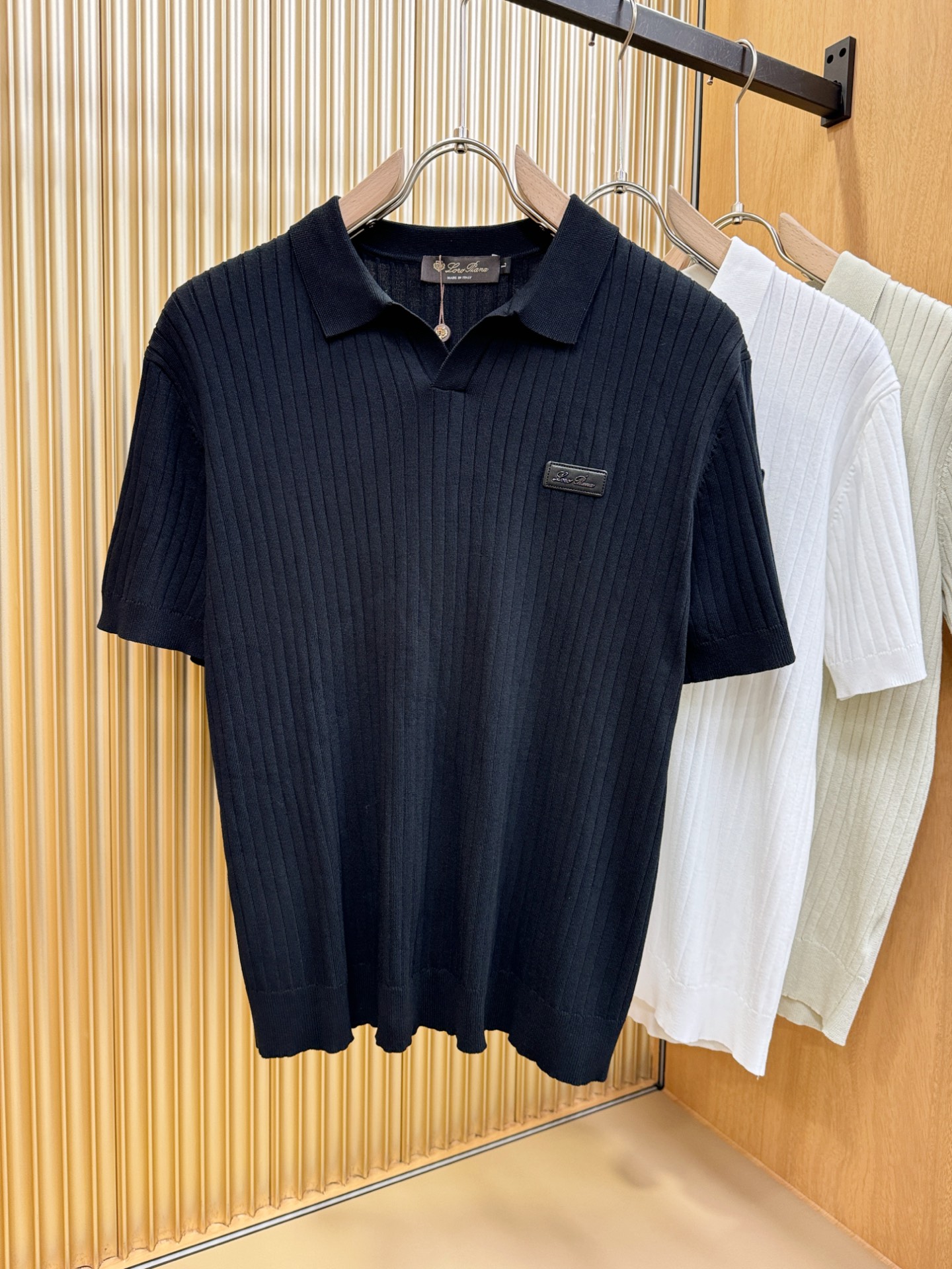 Loro Piana诺悠翩雅 2025春夏新品针织短袖，进口针织面料，手感柔软。顶级进口私货，时尚设计潮