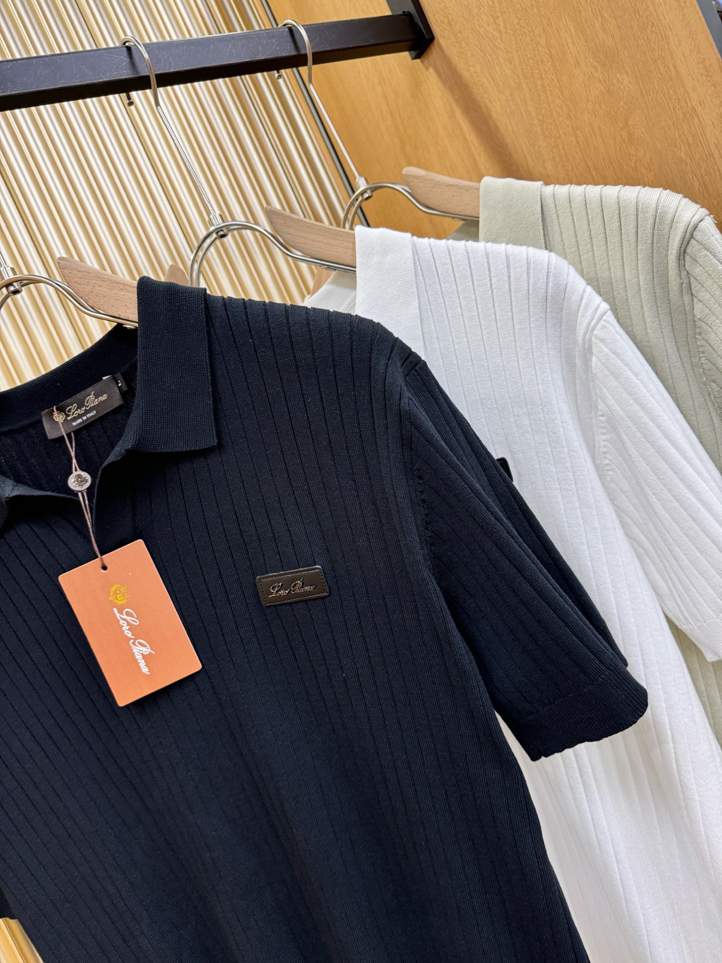 Loro Piana诺悠翩雅 2025春夏新品针织短袖，进口针织面料，手感柔软。顶级进口私货，时尚设计潮