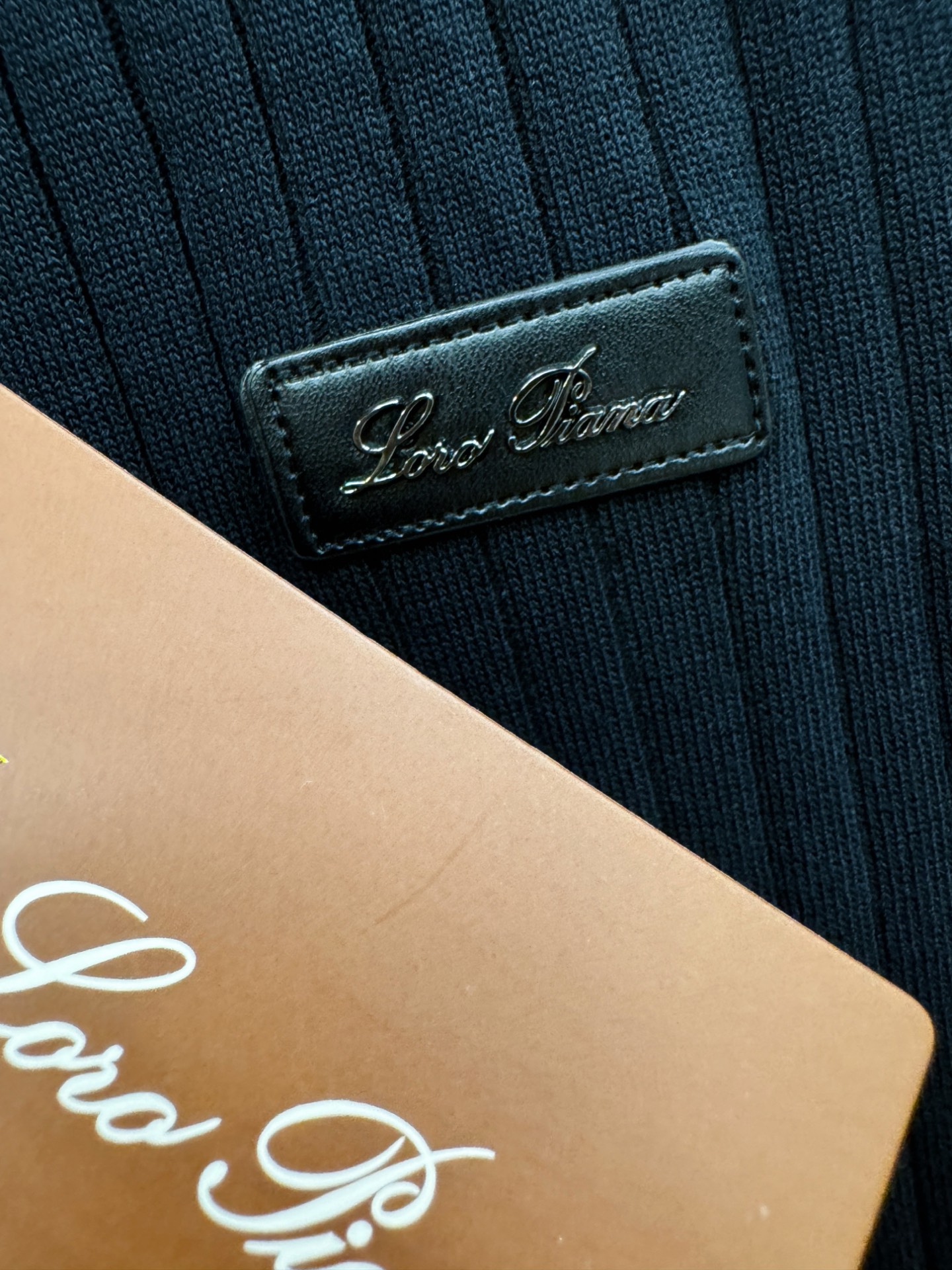 Loro Piana诺悠翩雅 2025春夏新品针织短袖，进口针织面料，手感柔软。顶级进口私货，时尚设计潮