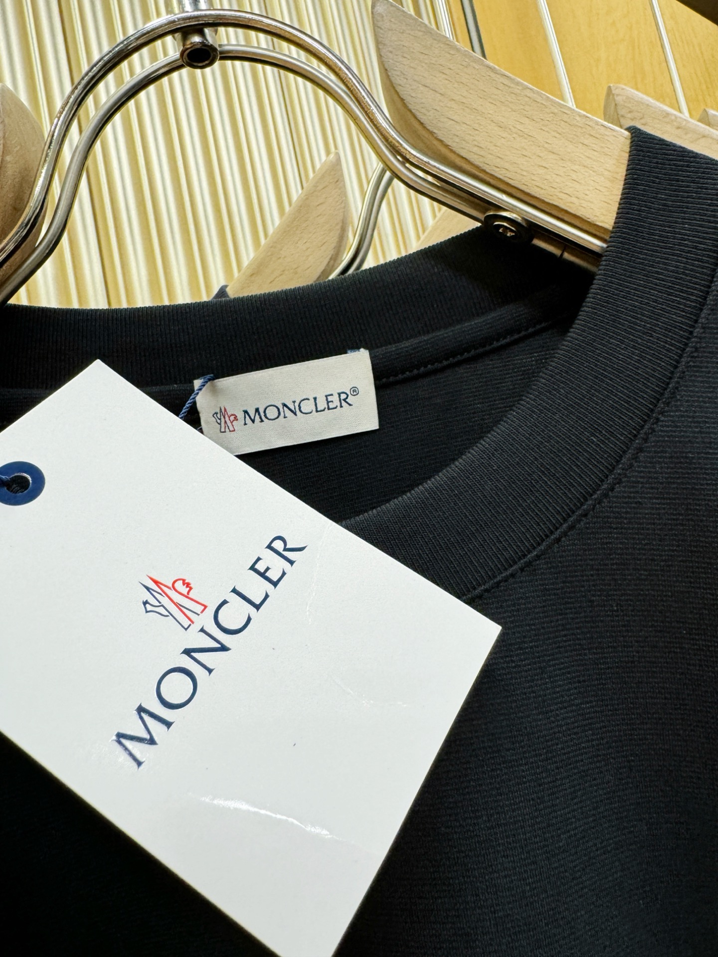 (最大可穿240斤) Moncler蒙口 2025春夏新款短袖T恤！走秀图案时尚休闲短袖T恤衫！设计lo