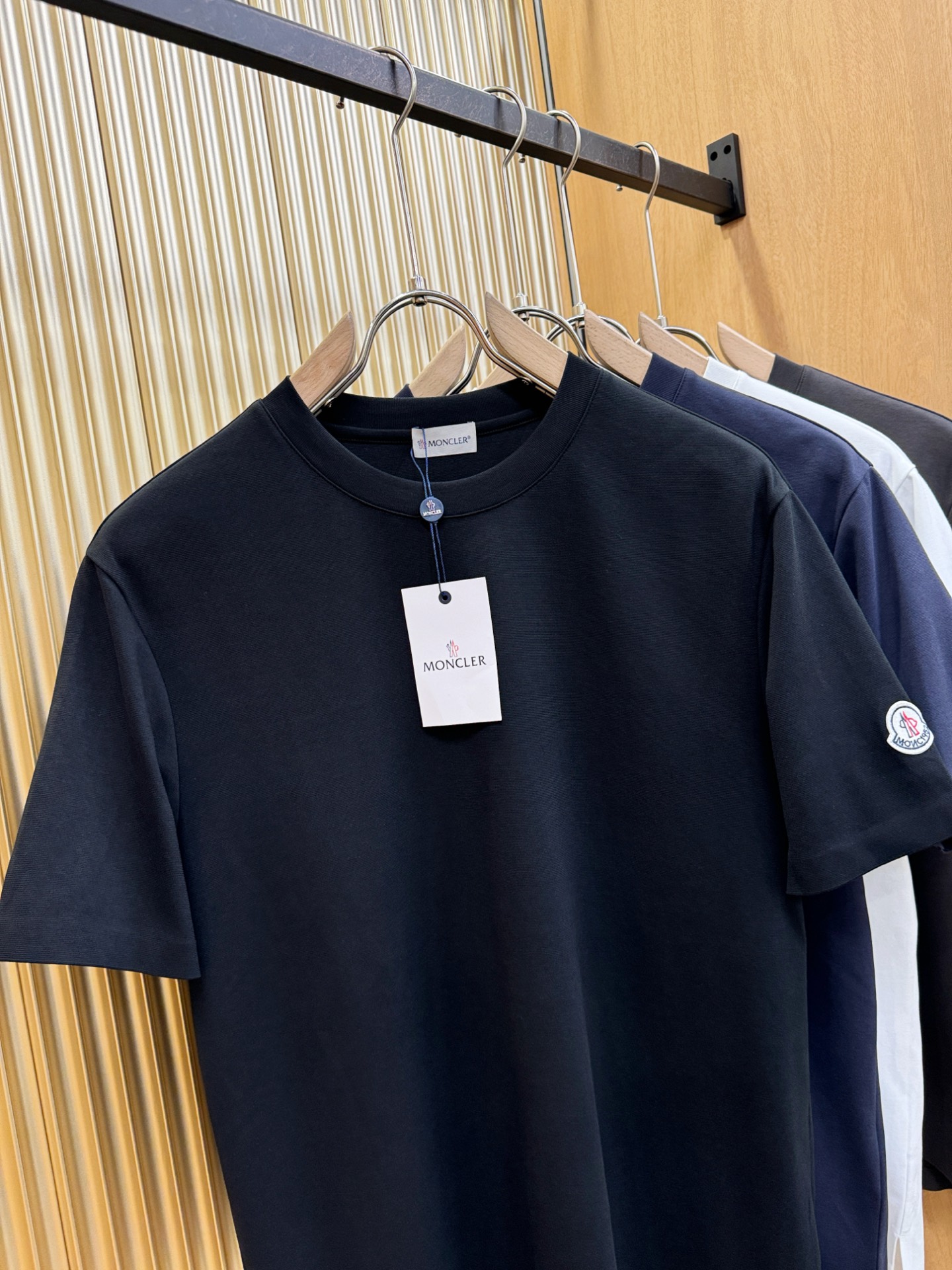 (最大可穿240斤) Moncler蒙口 2025春夏新款短袖T恤！走秀图案时尚休闲短袖T恤衫！设计lo