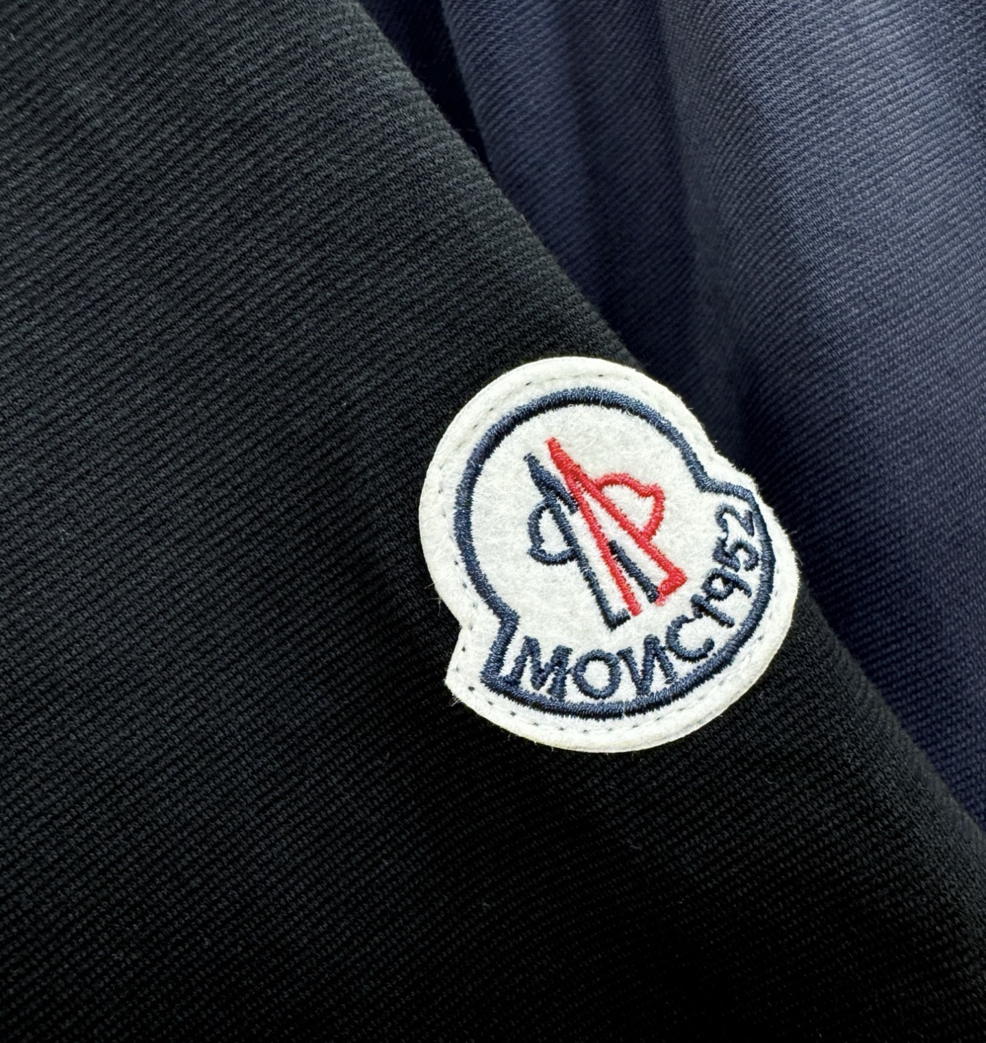 (最大可穿240斤) Moncler蒙口 2025春夏新款短袖T恤！走秀图案时尚休闲短袖T恤衫！设计lo