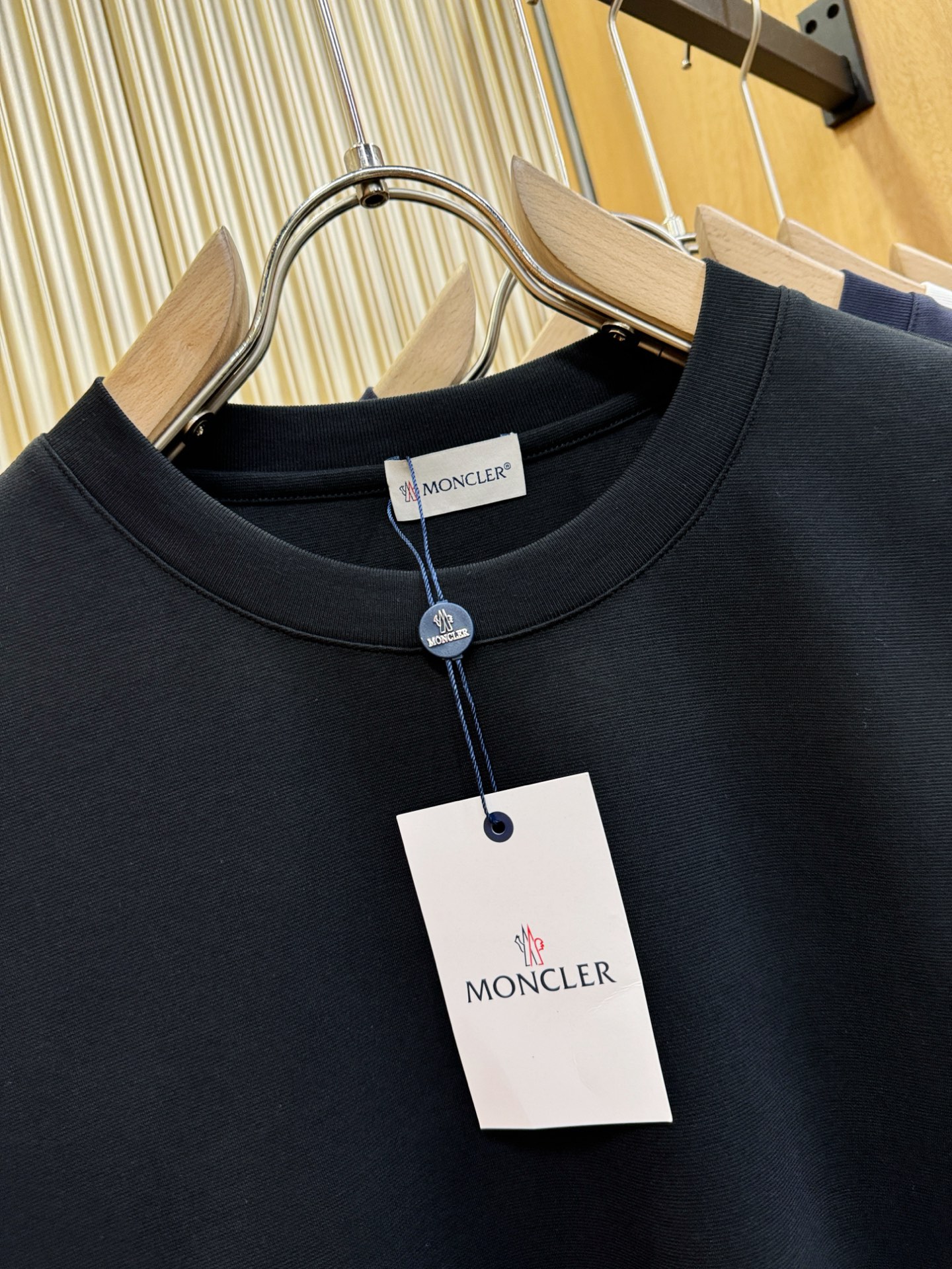 (最大可穿240斤) Moncler蒙口 2025春夏新款短袖T恤！走秀图案时尚休闲短袖T恤衫！设计lo