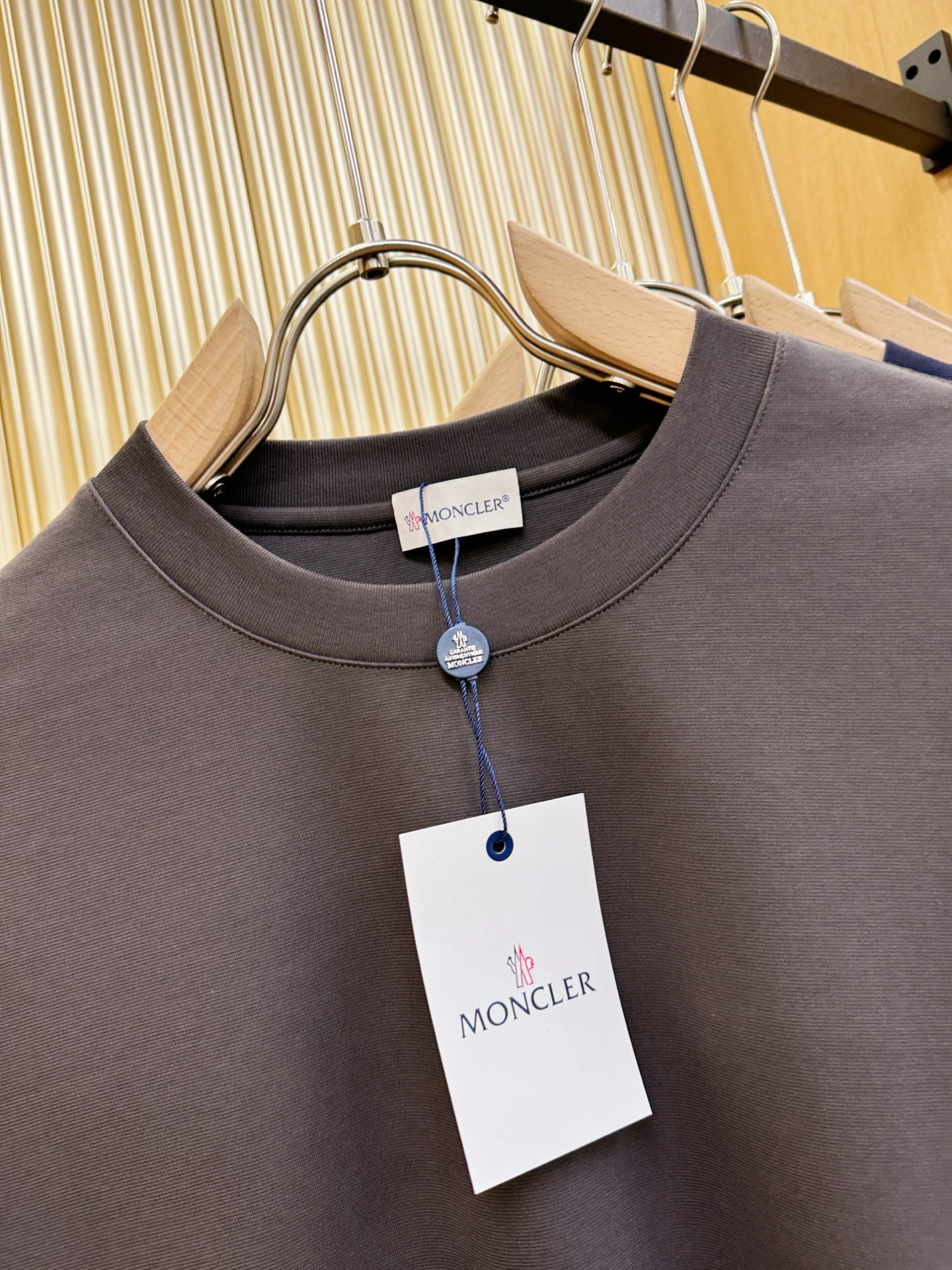 (最大可穿240斤) Moncler蒙口 2025春夏新款短袖T恤！走秀图案时尚休闲短袖T恤衫！设计lo