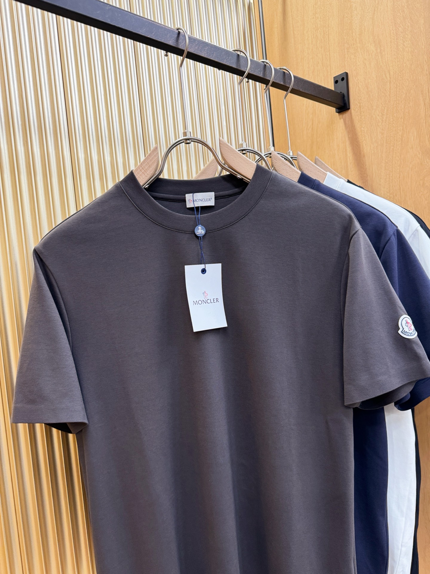(最大可穿240斤) Moncler蒙口 2025春夏新款短袖T恤！走秀图案时尚休闲短袖T恤衫！设计lo