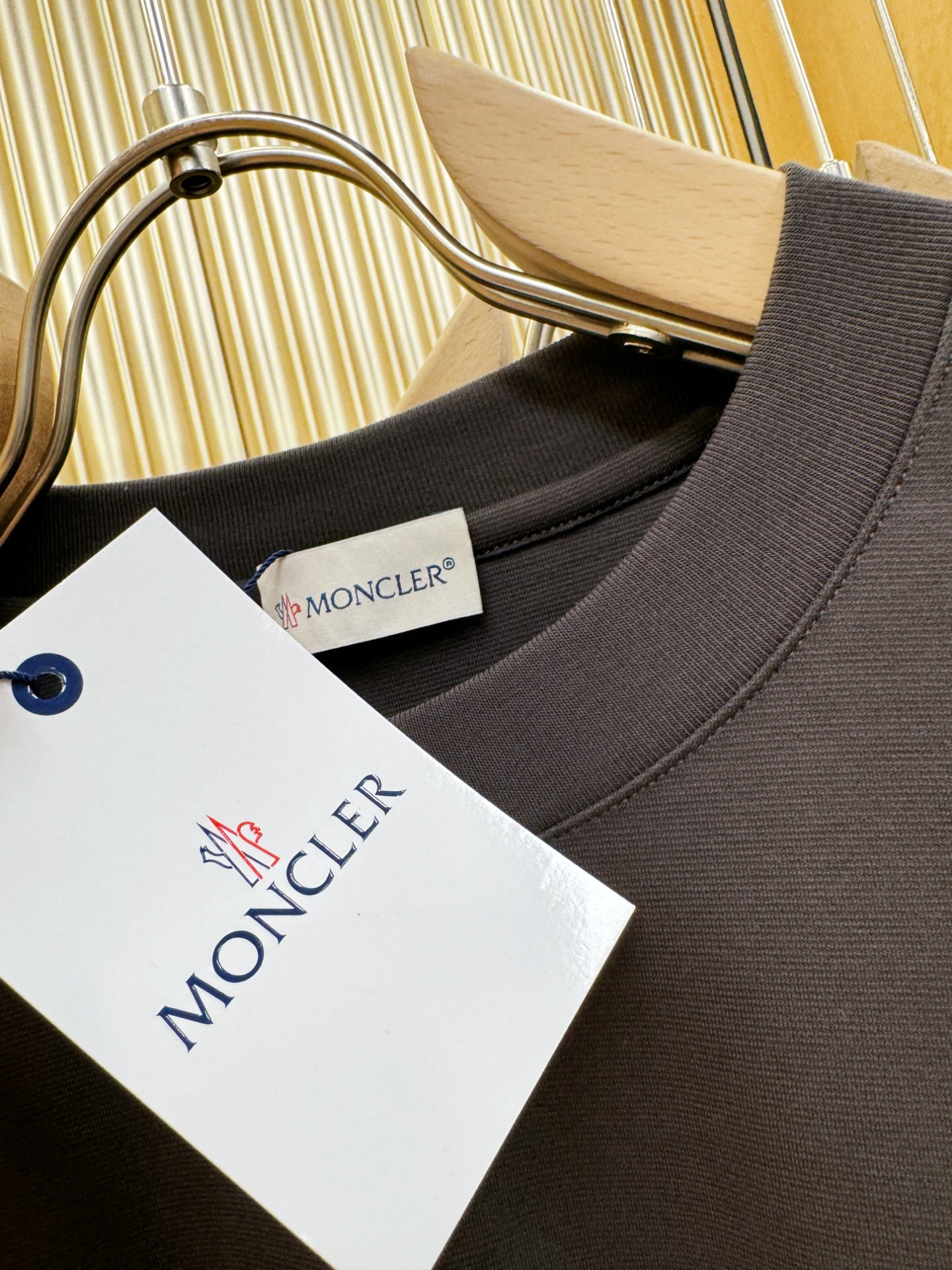 (最大可穿240斤) Moncler蒙口 2025春夏新款短袖T恤！走秀图案时尚休闲短袖T恤衫！设计lo