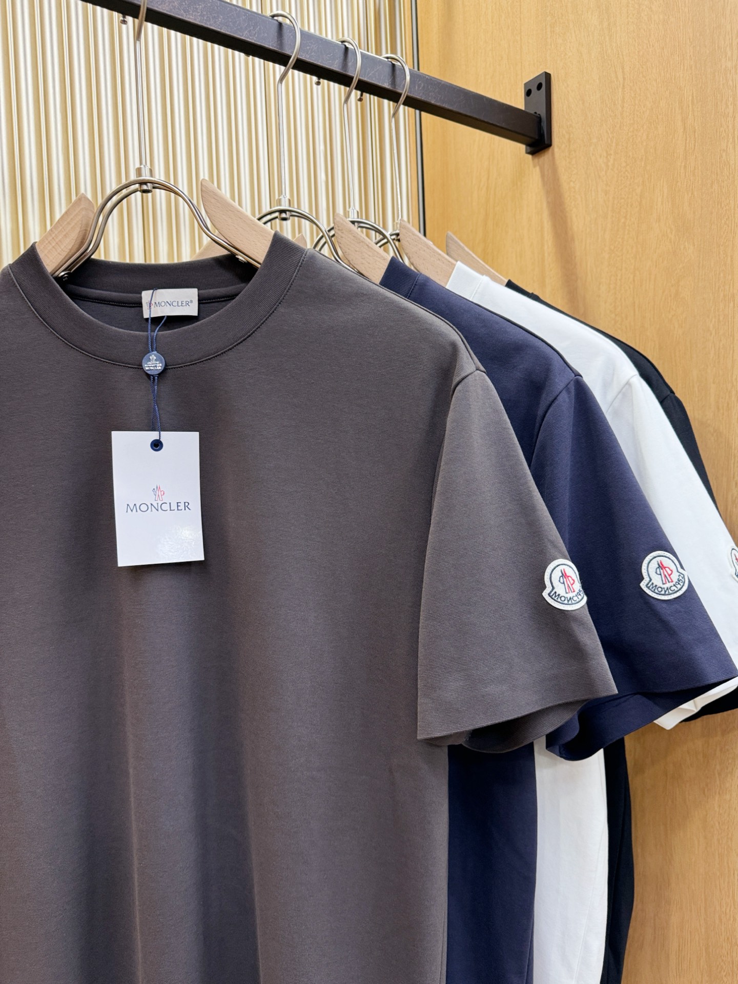 (最大可穿240斤) Moncler蒙口 2025春夏新款短袖T恤！走秀图案时尚休闲短袖T恤衫！设计lo
