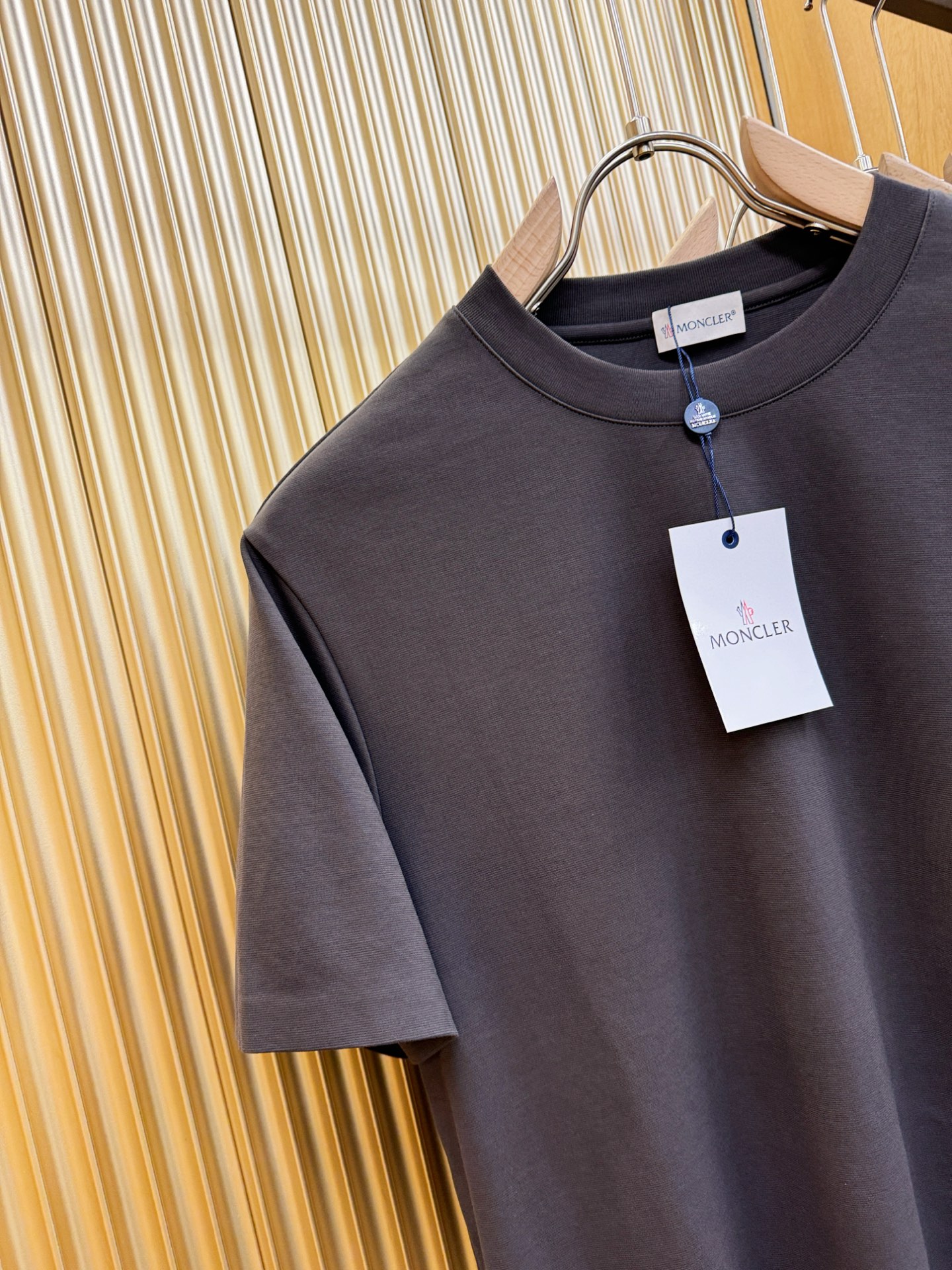 (最大可穿240斤) Moncler蒙口 2025春夏新款短袖T恤！走秀图案时尚休闲短袖T恤衫！设计lo