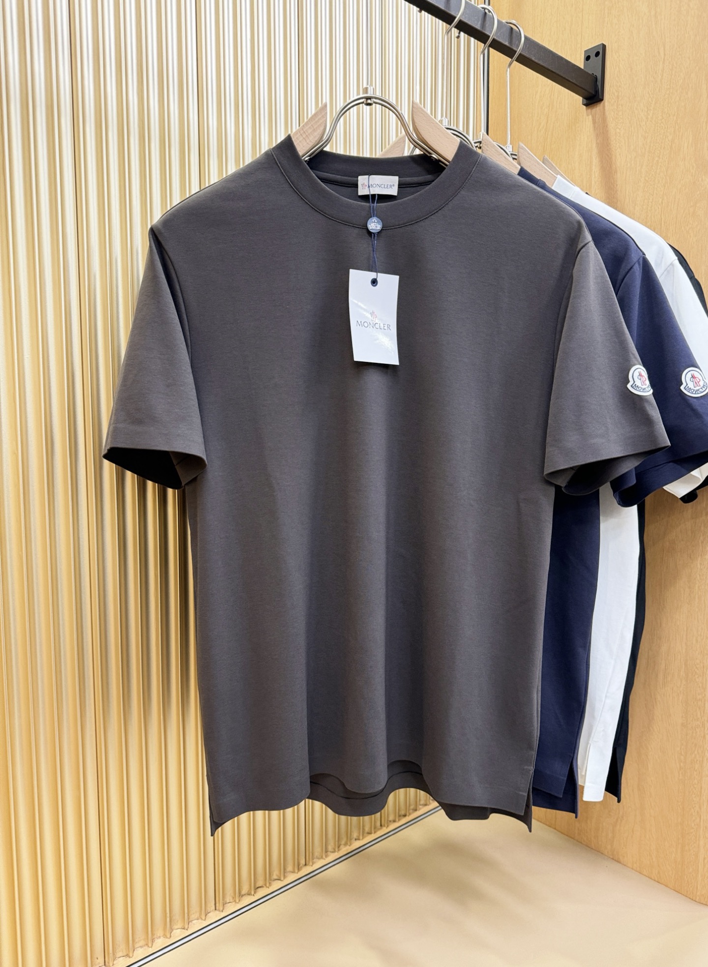 (最大可穿240斤) Moncler蒙口 2025春夏新款短袖T恤！走秀图案时尚休闲短袖T恤衫！设计lo