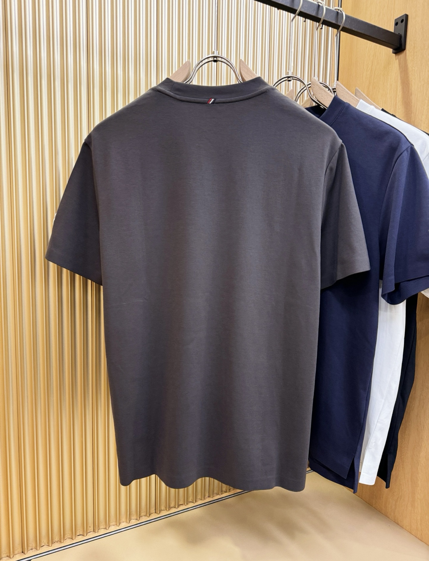 (最大可穿240斤) Moncler蒙口 2025春夏新款短袖T恤！走秀图案时尚休闲短袖T恤衫！设计lo