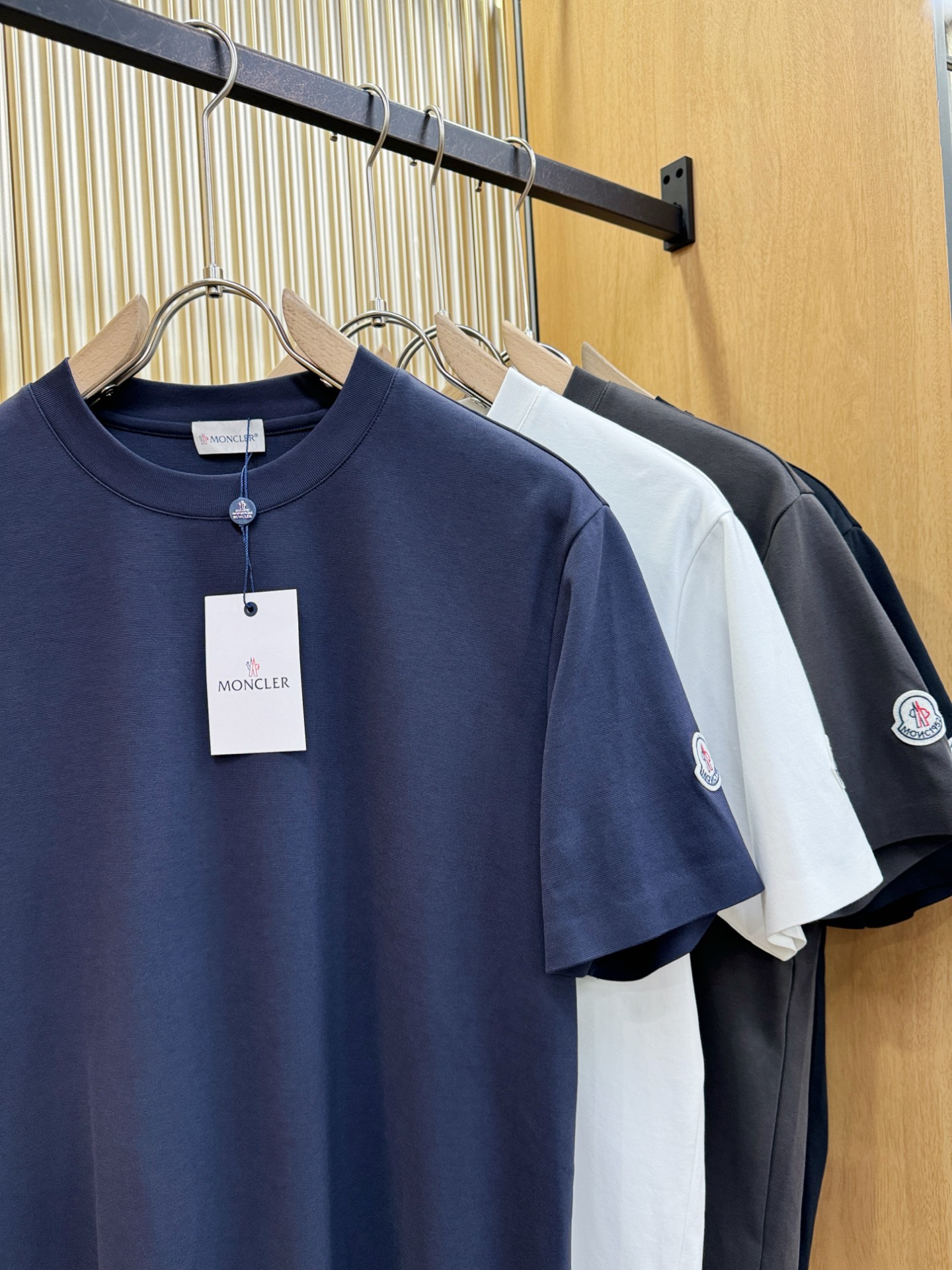 (最大可穿240斤) Moncler蒙口 2025春夏新款短袖T恤！走秀图案时尚休闲短袖T恤衫！设计lo