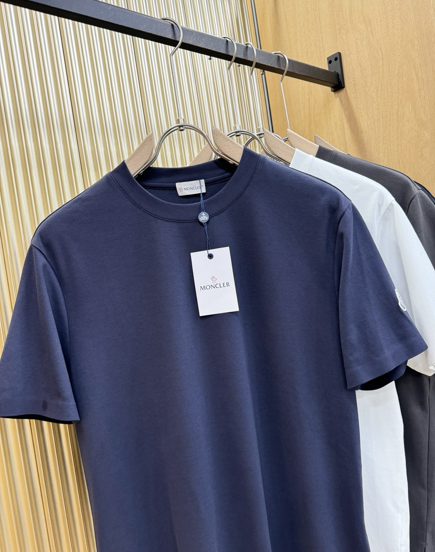 (最大可穿240斤) Moncler蒙口 2025春夏新款短袖T恤！走秀图案时尚休闲短袖T恤衫！设计lo