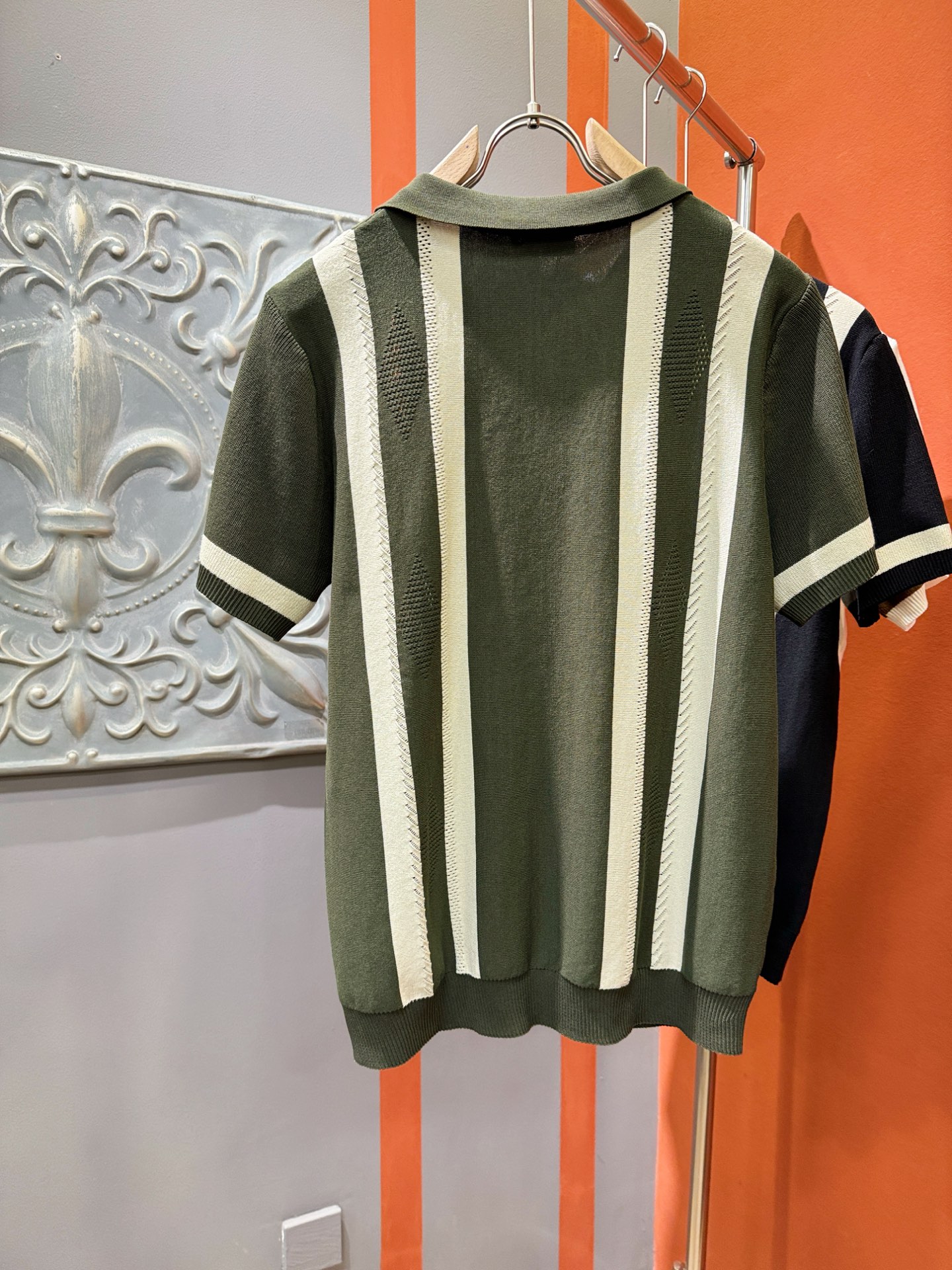 Moncler’s New Knitting Short-Sleeved Shirts: Luxury Fashion with Unquestioned Quality - 图片 9