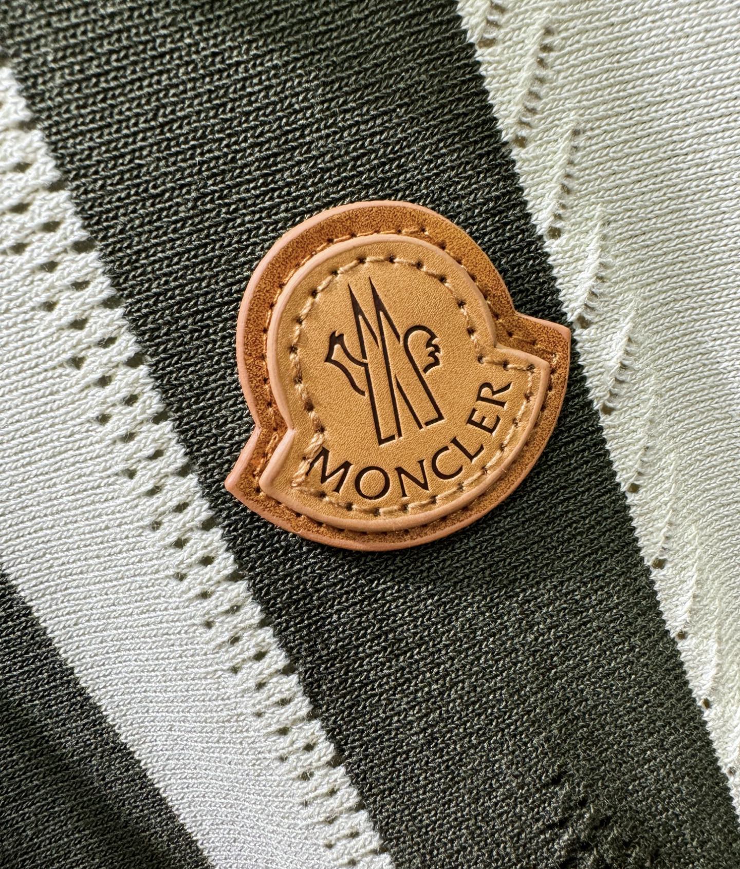 Moncler’s New Knitting Short-Sleeved Shirts: Luxury Fashion with Unquestioned Quality - 图片 4
