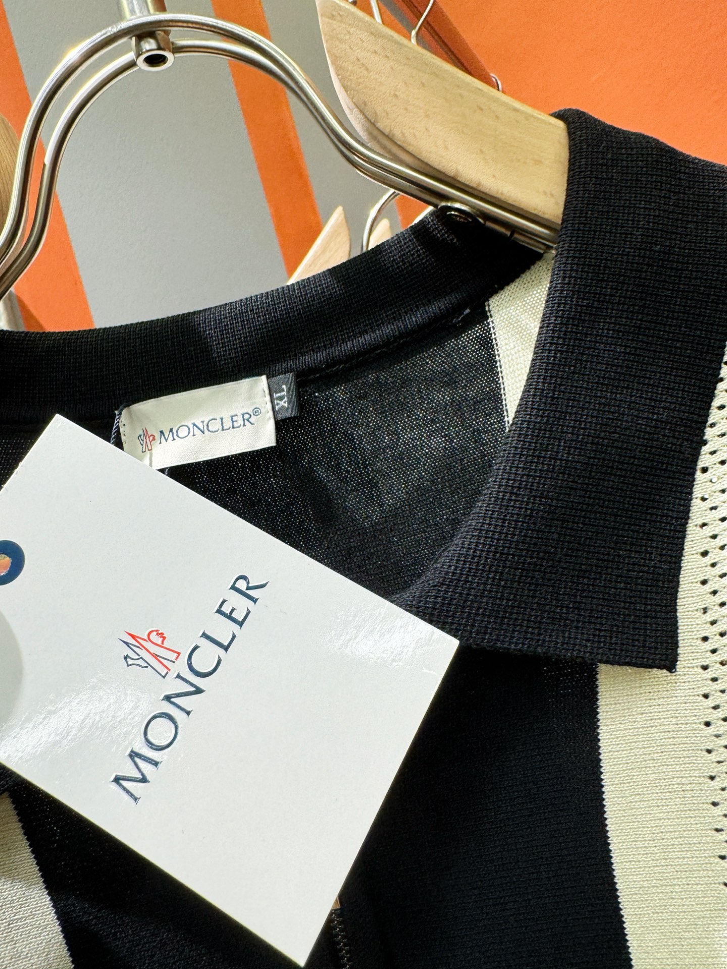 Moncler Fashion Short-Sleeved Shirt: Luxury Design with Imported Knitting Fabric and Superb Quality - 图片 6